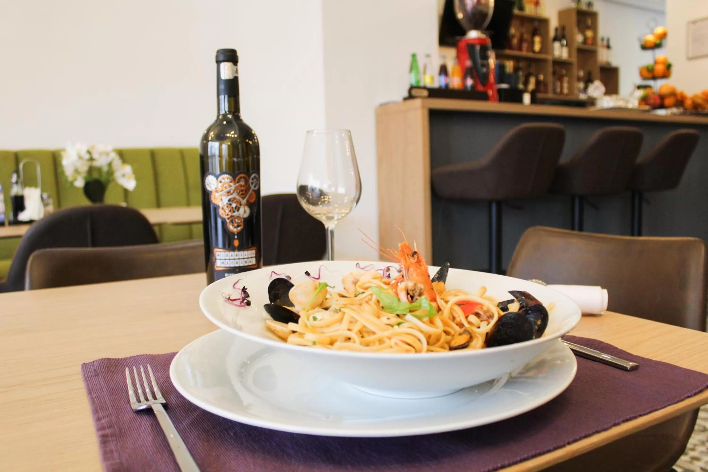 Restaurant/places to eat in Hotel Avenue - Avenue Hotels