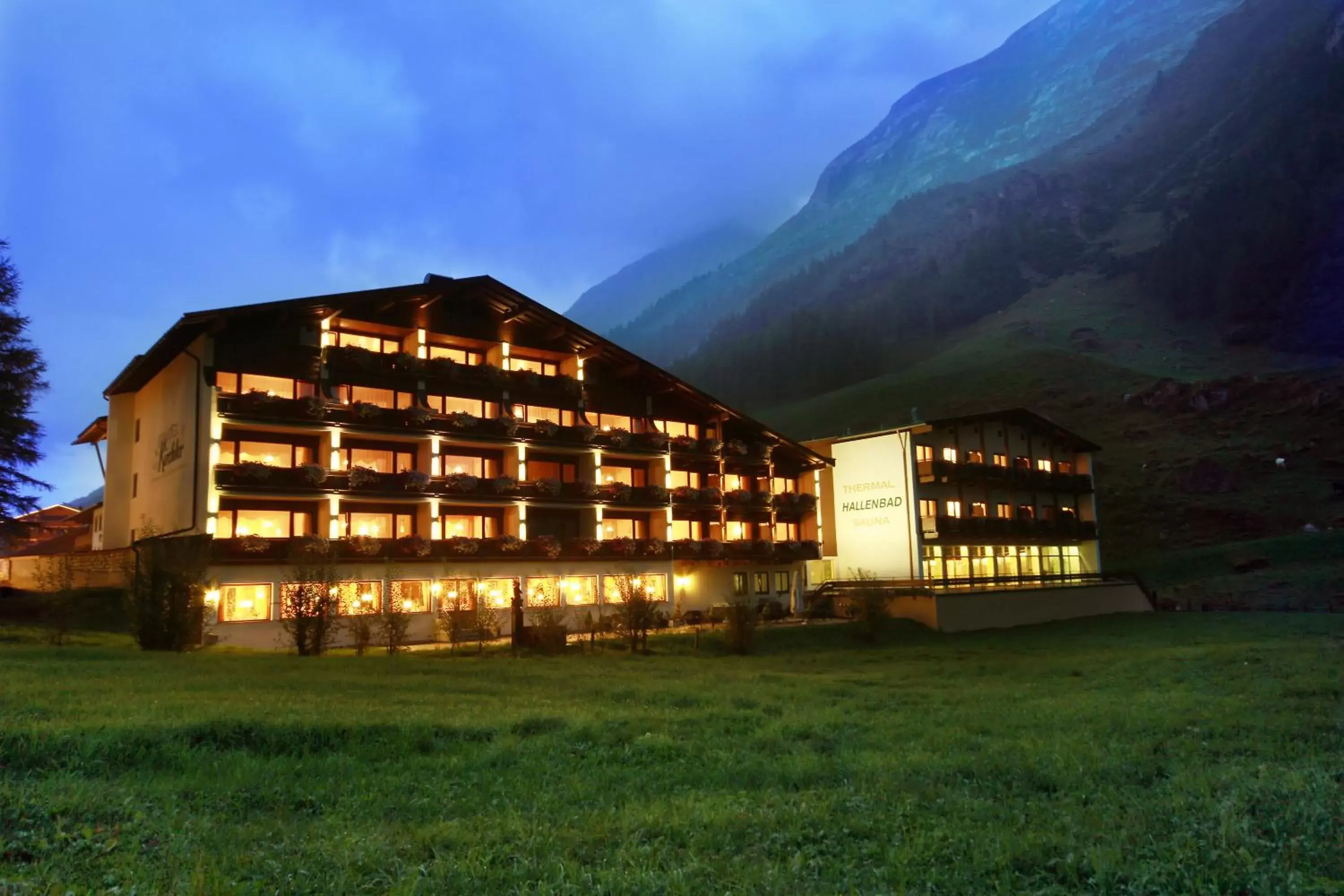 Facade/entrance, Property Building in Thermal-Badhotel Kirchler