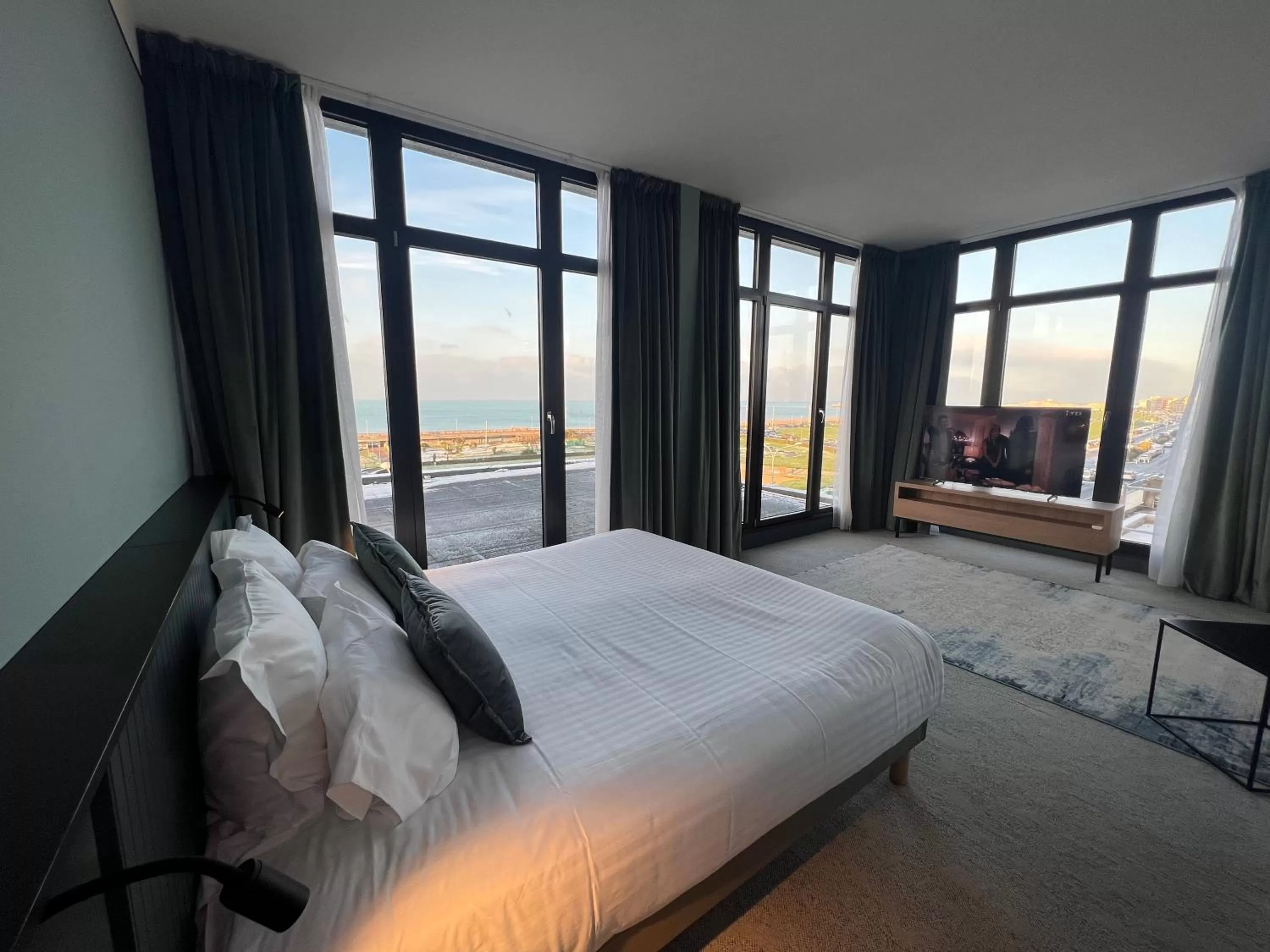 Bed in L'Échappée - Hôtel Casino Dieppe