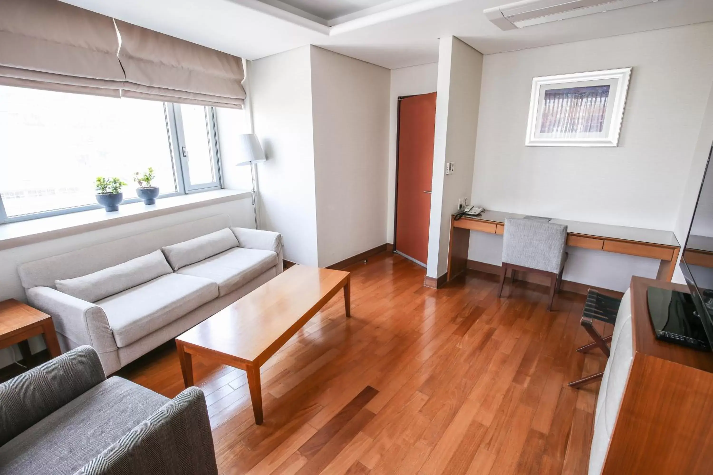 Living room, Seating Area in Hotel Prince Seoul