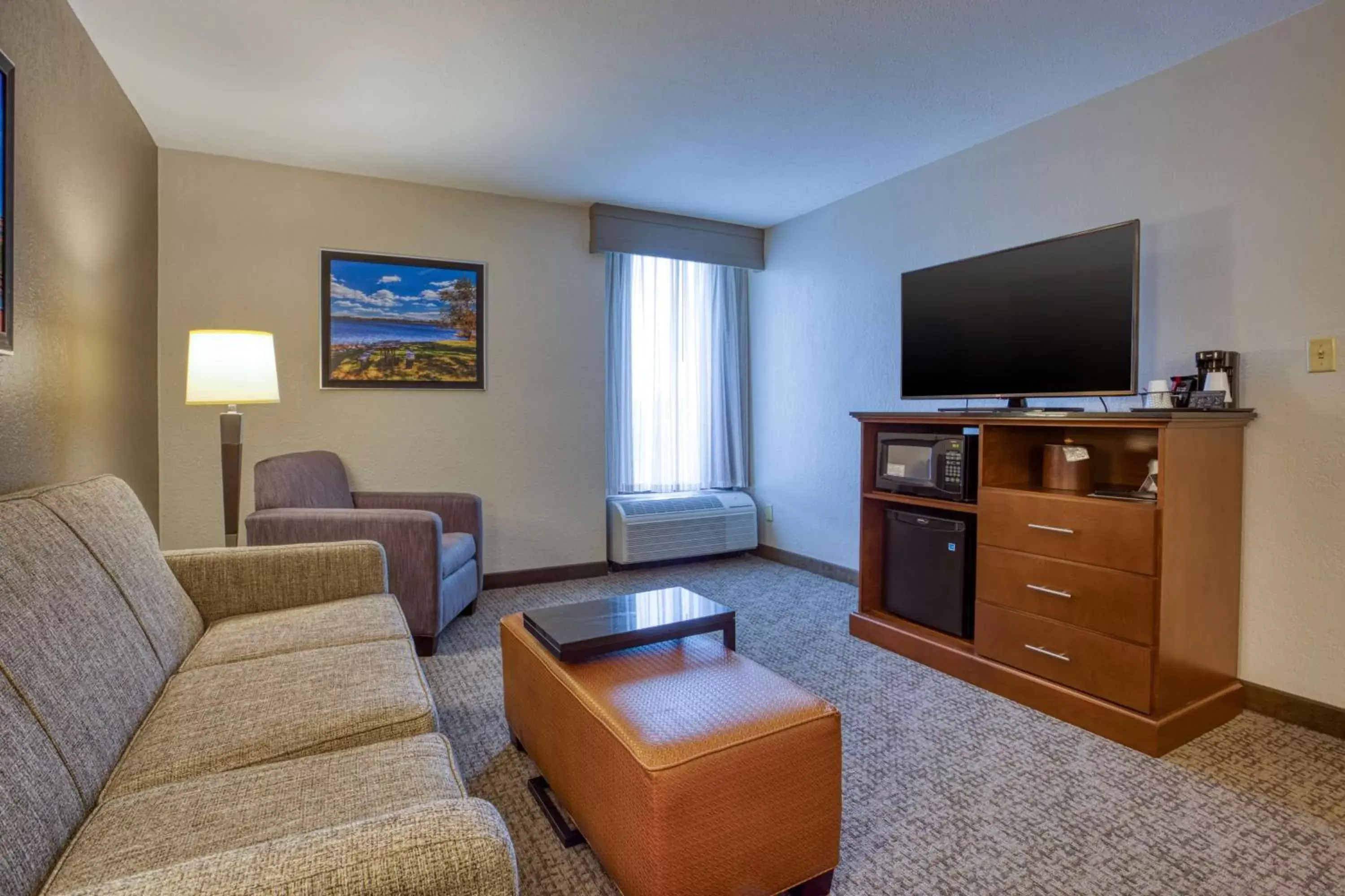 Photo of the whole room, Seating Area in Drury Inn & Suites St. Louis - Fairview Heights