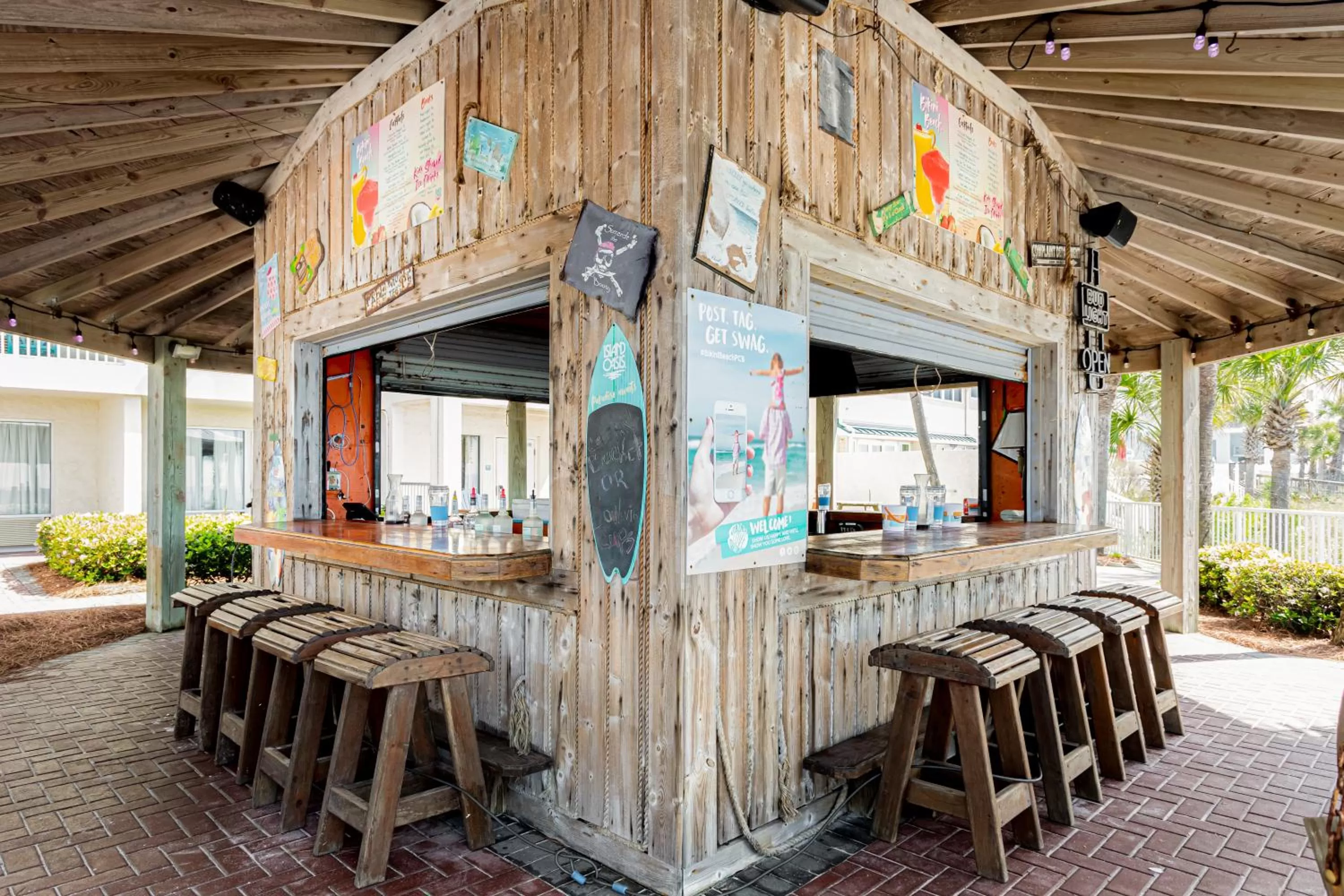 Lounge or bar in Bikini Beach Resort