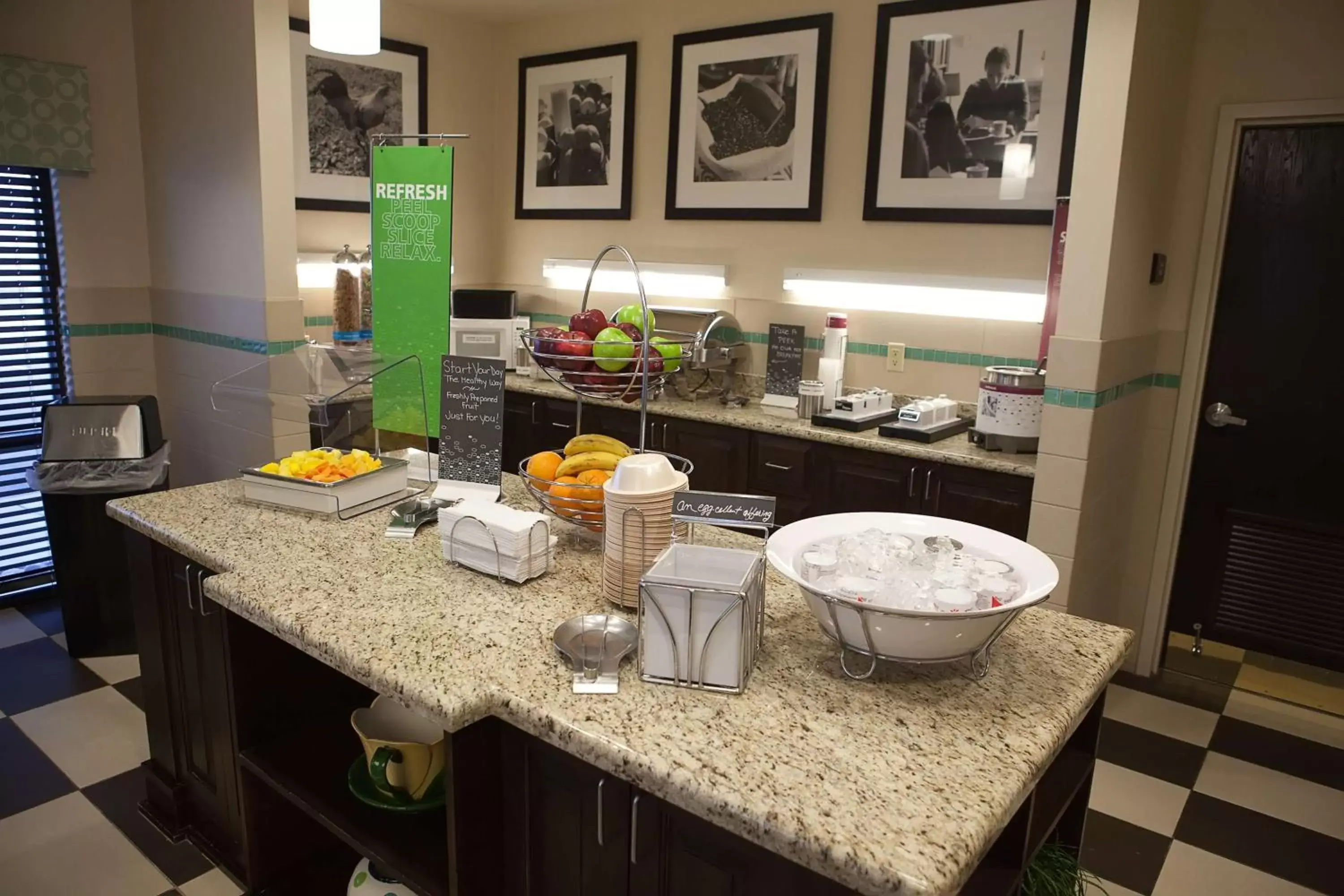 Dining area in Hampton Inn Colby