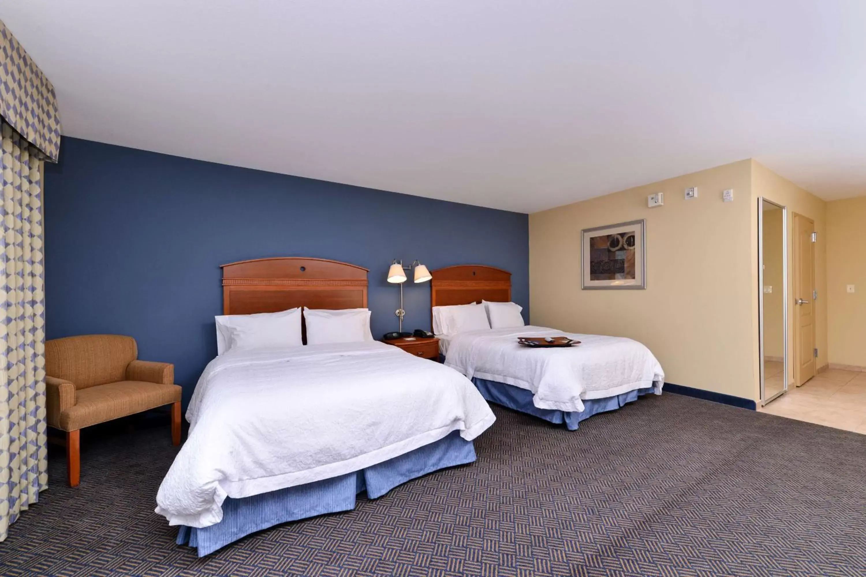 Bed in Hampton Inn Evanston Bed in Hampton Inn Evanston