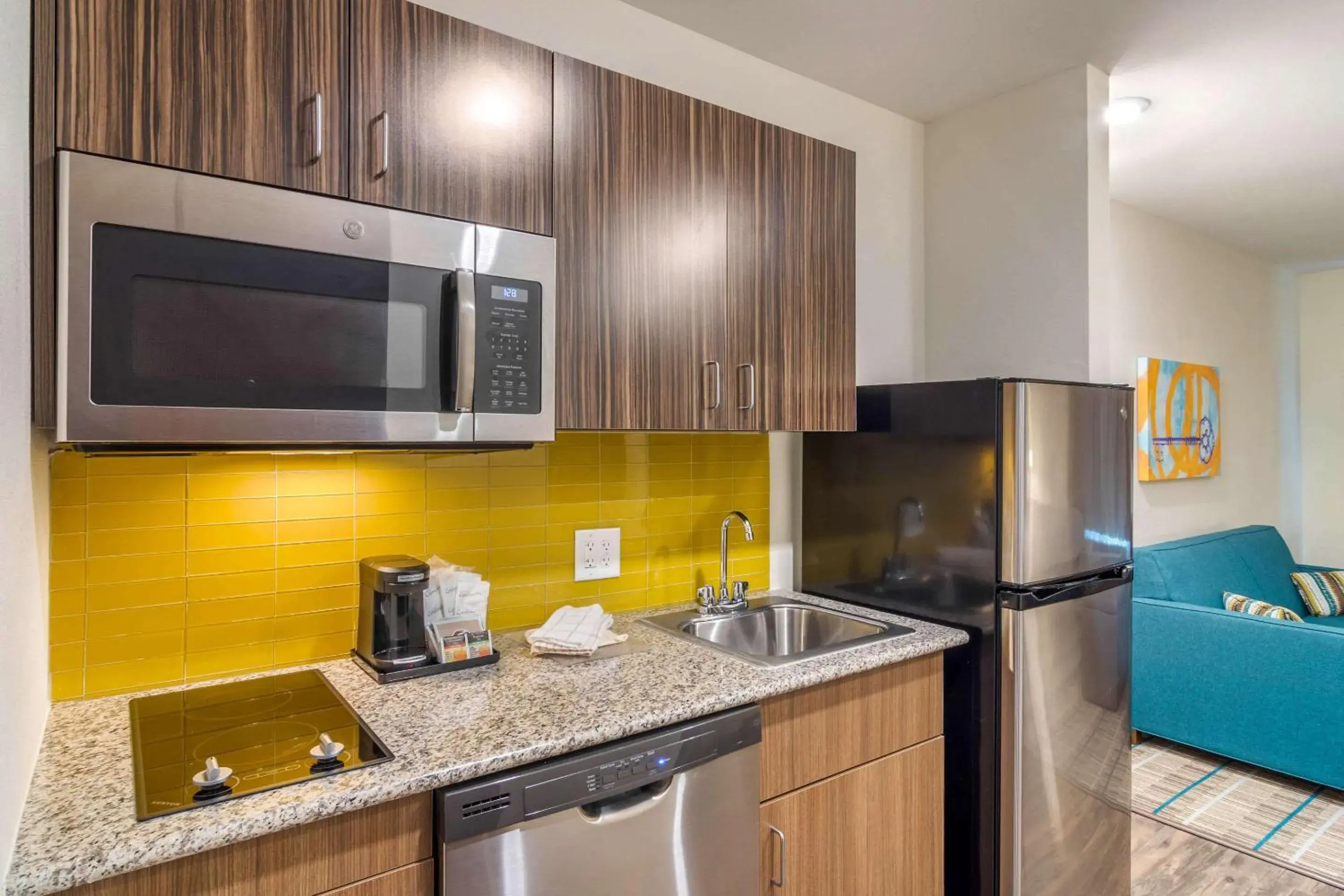 Photo of the whole room, Kitchen/Kitchenette in MainStay Suites Newnan Atlanta South