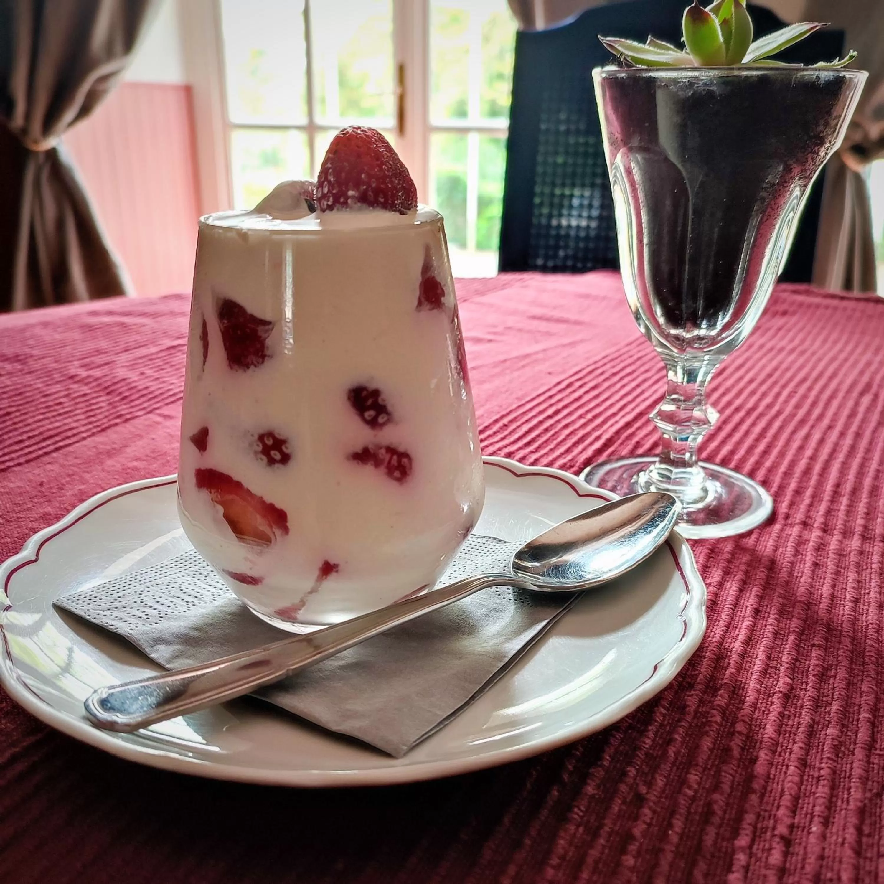 Restaurant/places to eat, Drinks in Château Saint-Martin