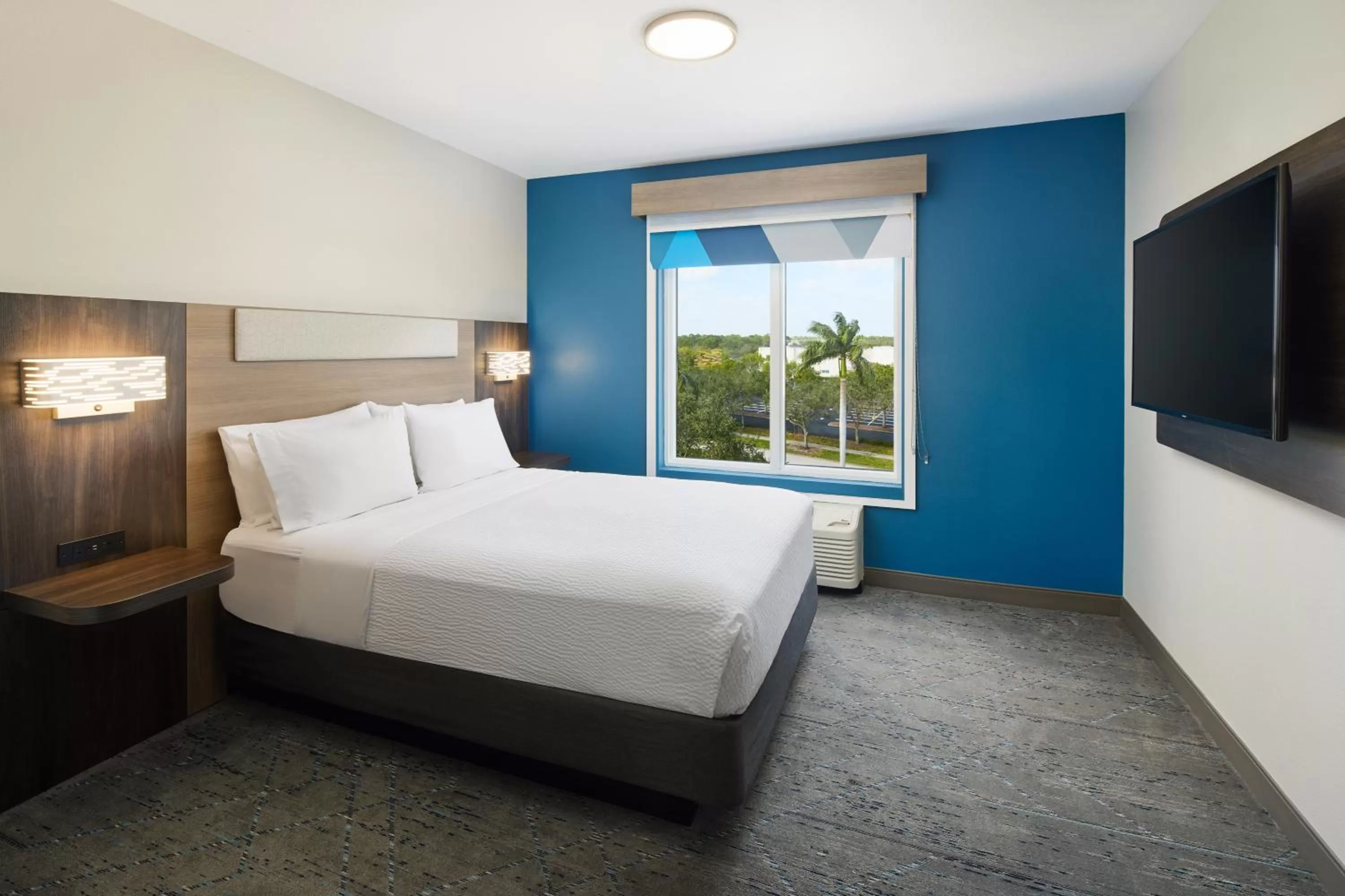 Bedroom, Bed in Holiday Inn Express Hotel & Suites Port St. Lucie West by IHG