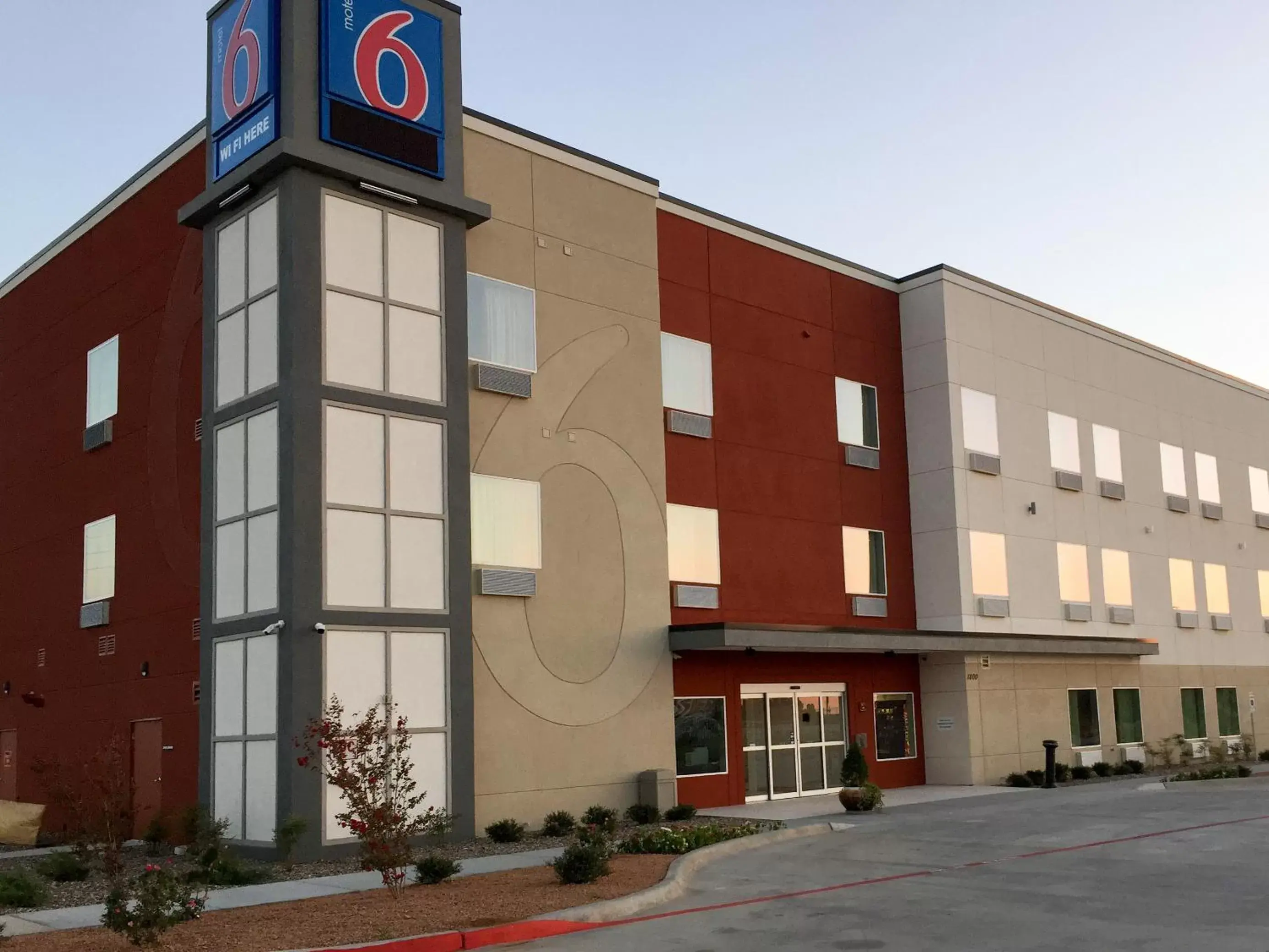 Facade/entrance, Property Building in Motel 6-Midland, TX