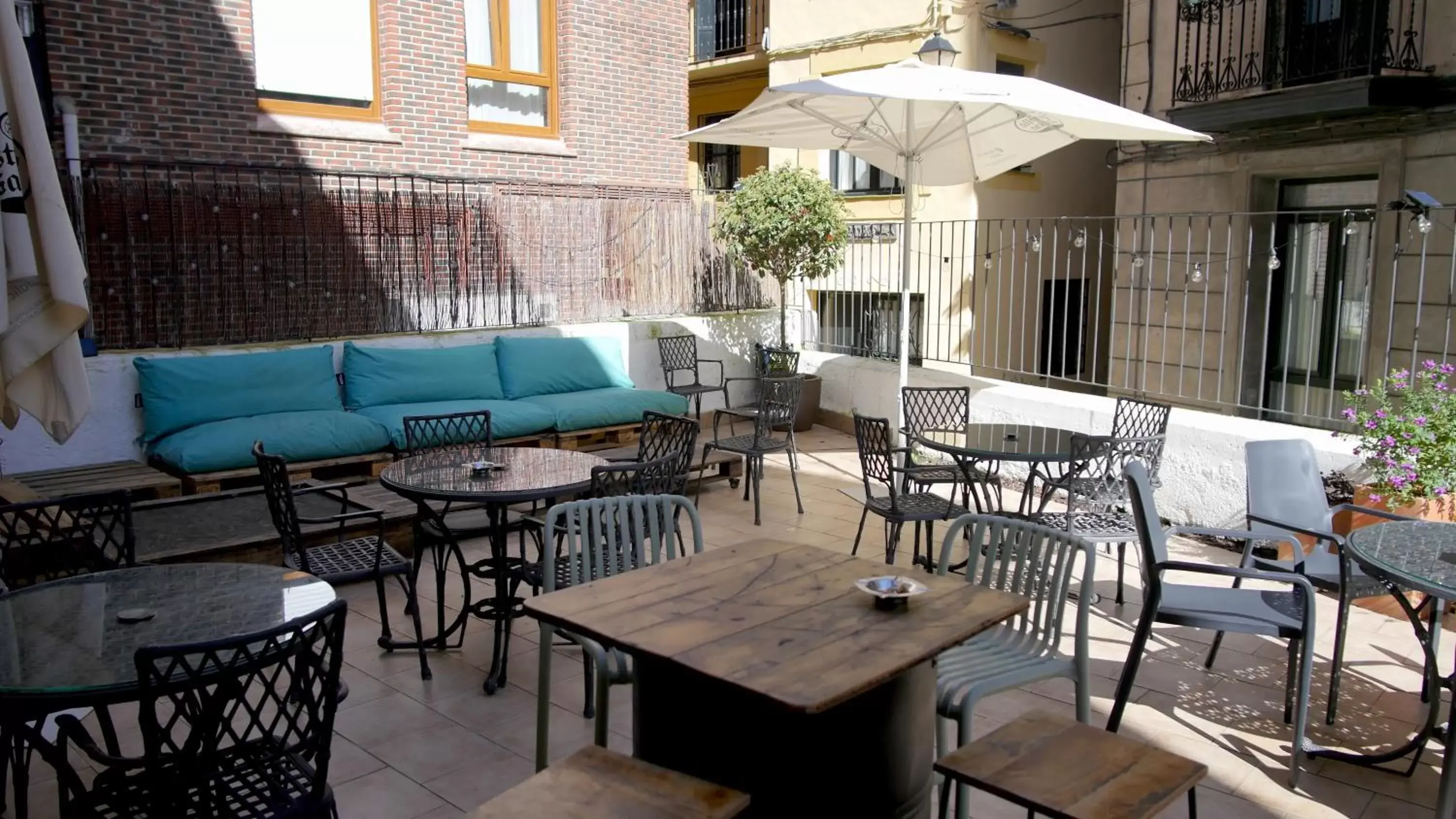 Balcony/Terrace, Restaurant/Places to Eat in Hotel Palacio Branka