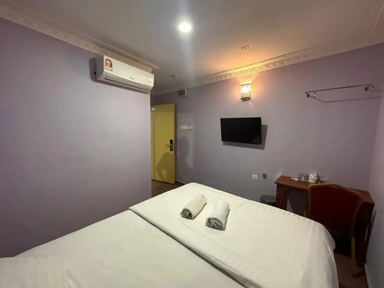 Bed in Super OYO 882 Hotel Sri Muda Corner Sdn Bhd