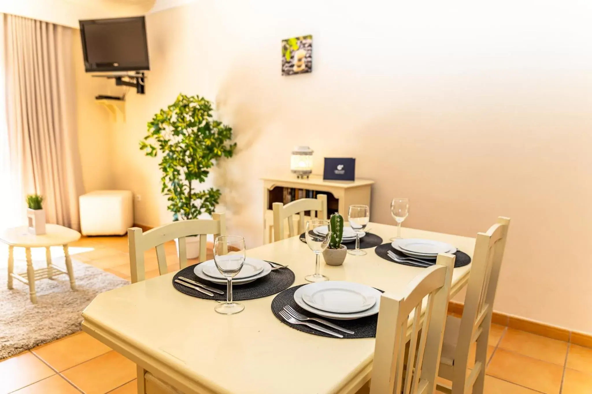 Dining Area in Giramar Apartamentos Turisticos