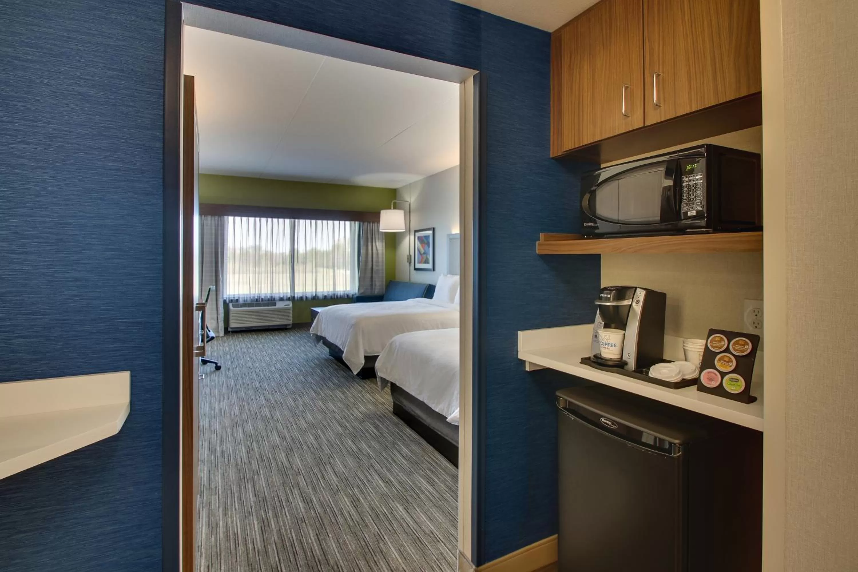 Bed in Holiday Inn Express & Suites Findlay North by IHG