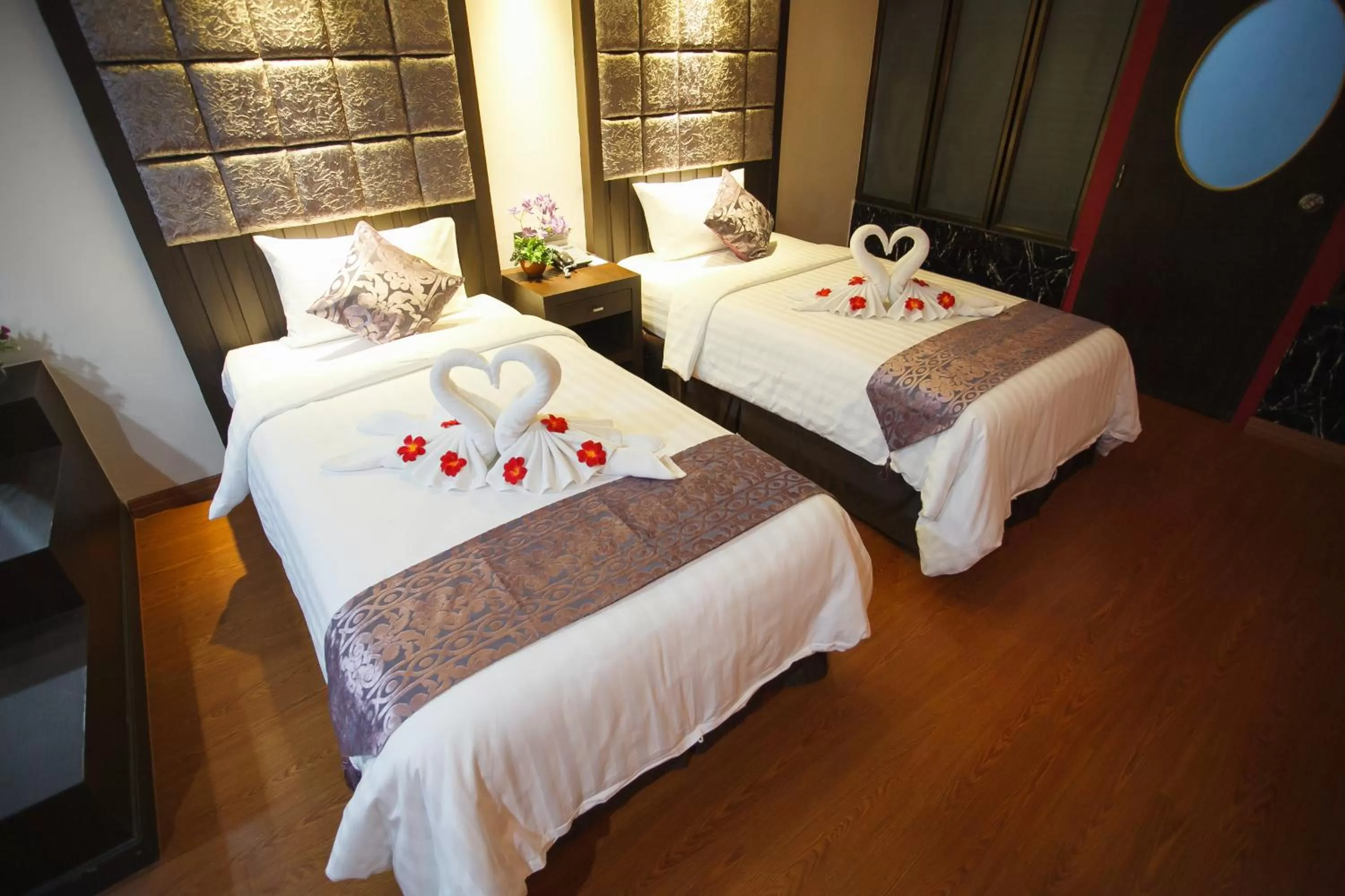 Toilet, Bed in Grand Pink Hotel Hatyai