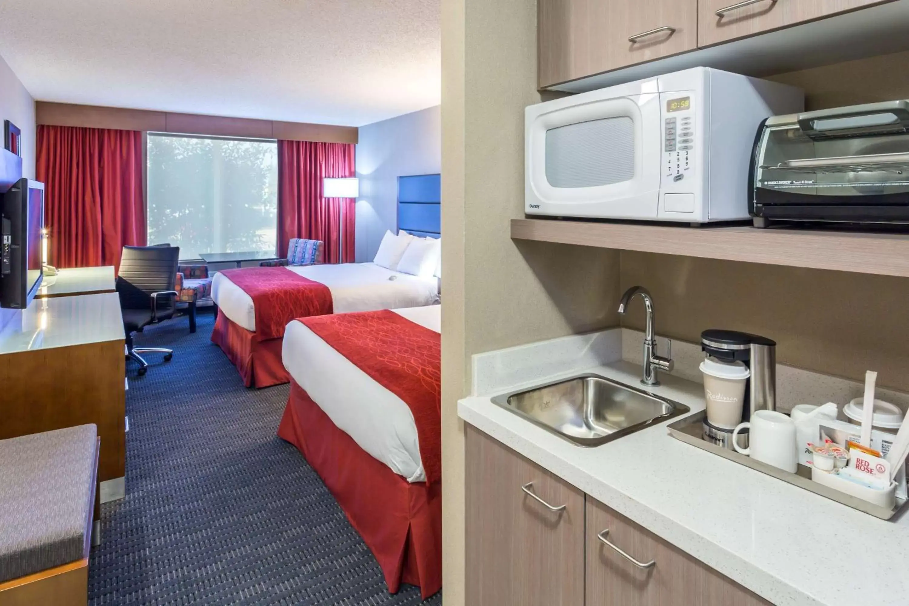 Photo of the whole room, Kitchen/Kitchenette in Radisson Hotel & Suites Fort McMurray