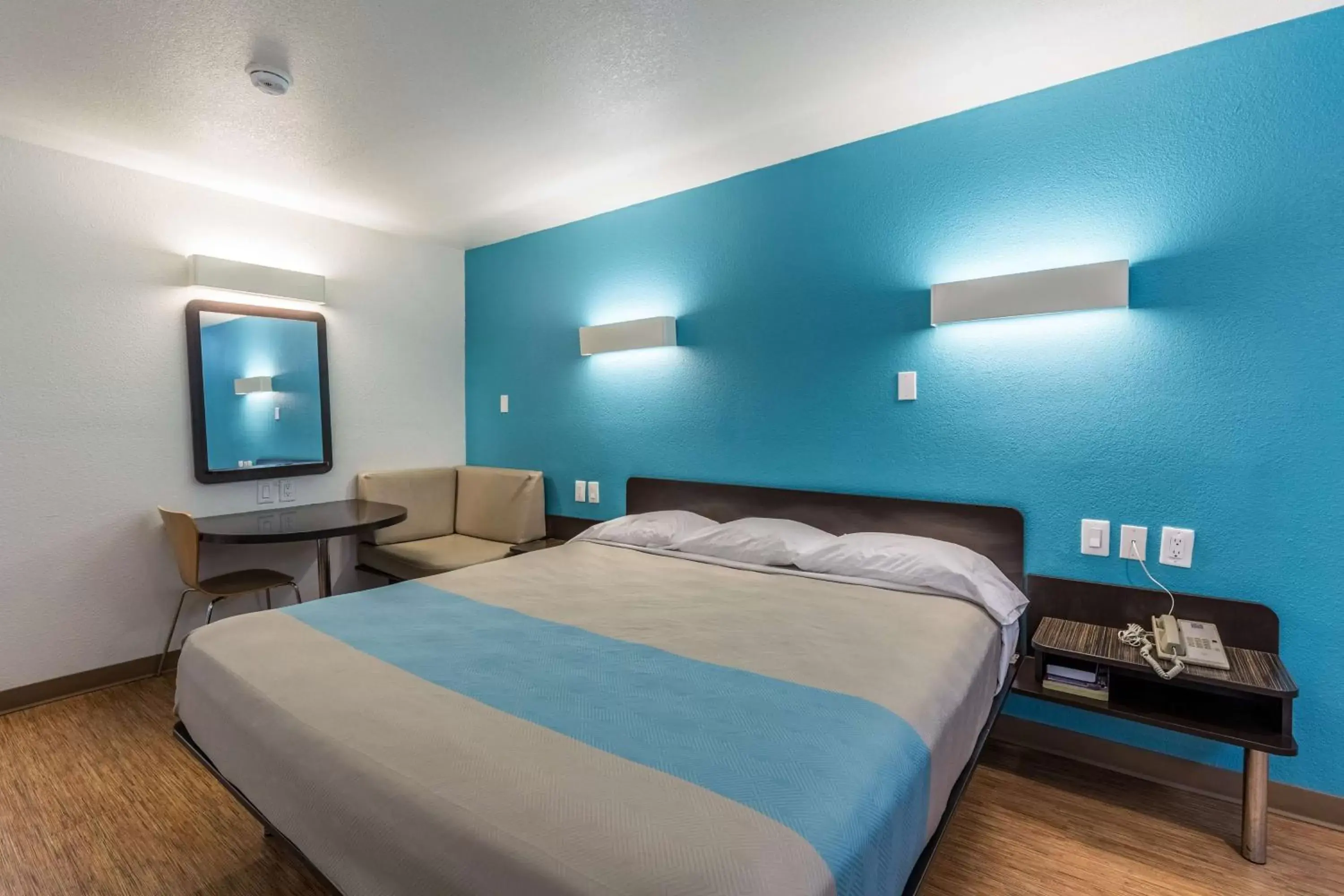 Bedroom, Bed in Motel 6 Port Lavaca, TX