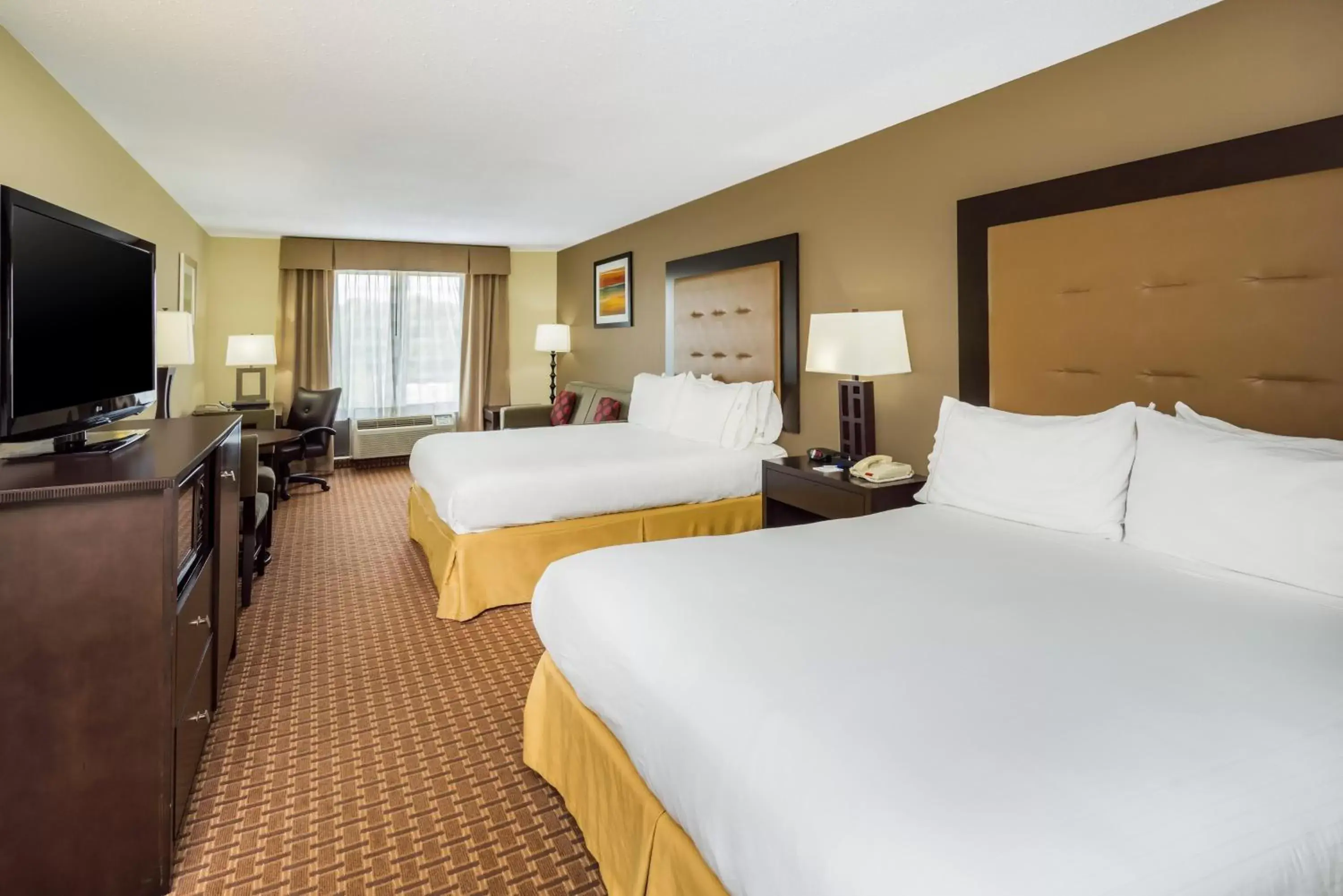Photo of the whole room, Bed in Holiday Inn Express Hotel & Suites-North East, an IHG Hotel