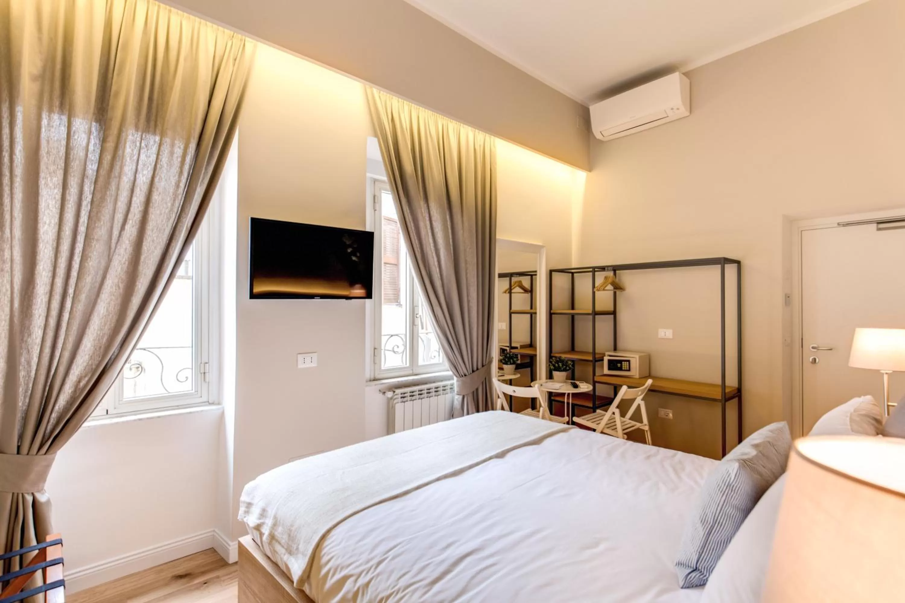 Bed in The Spanish Suite Campo de' Fiori