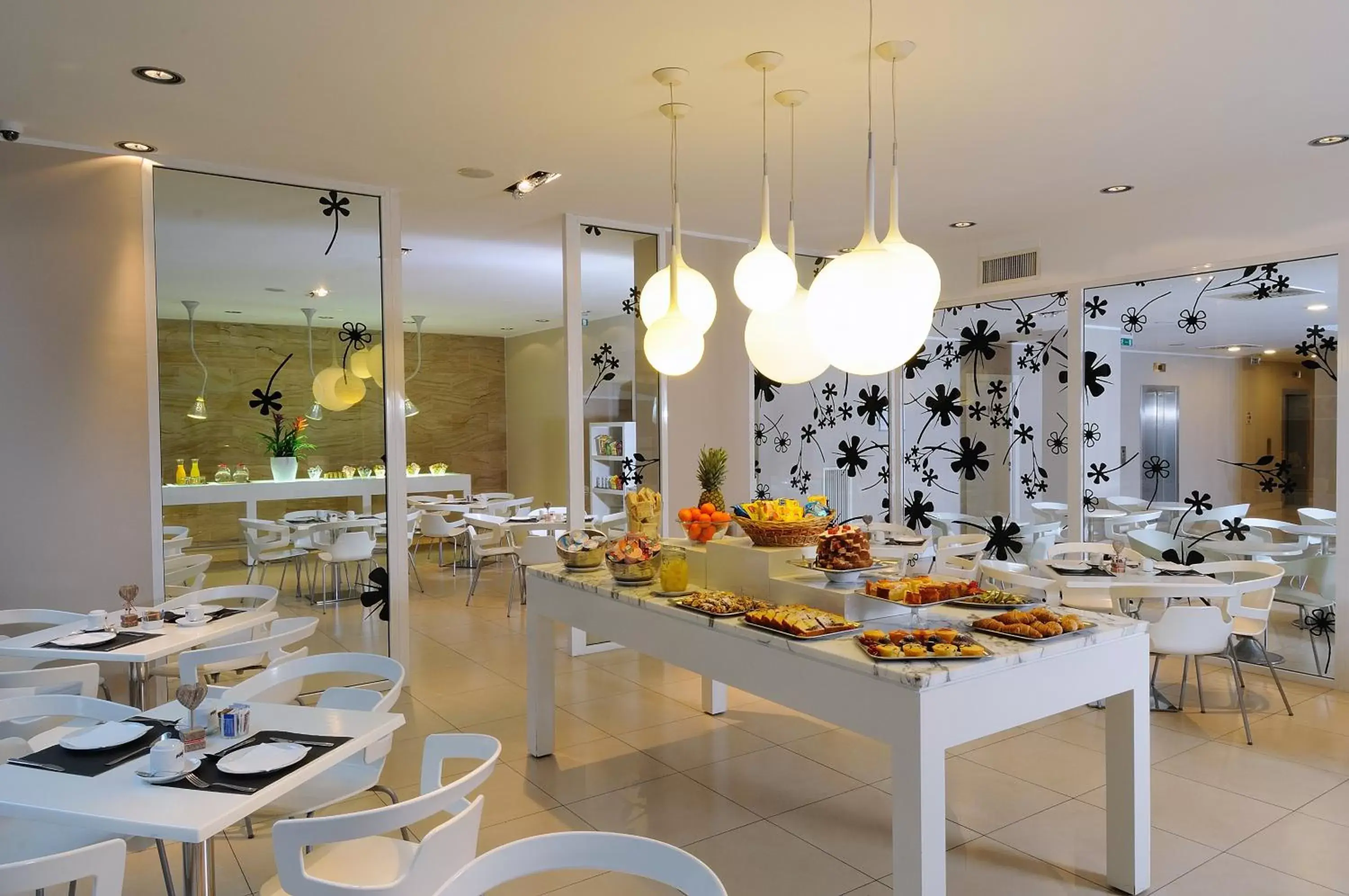 Buffet breakfast, Restaurant/Places to Eat in iH Hotels Milano Watt 13