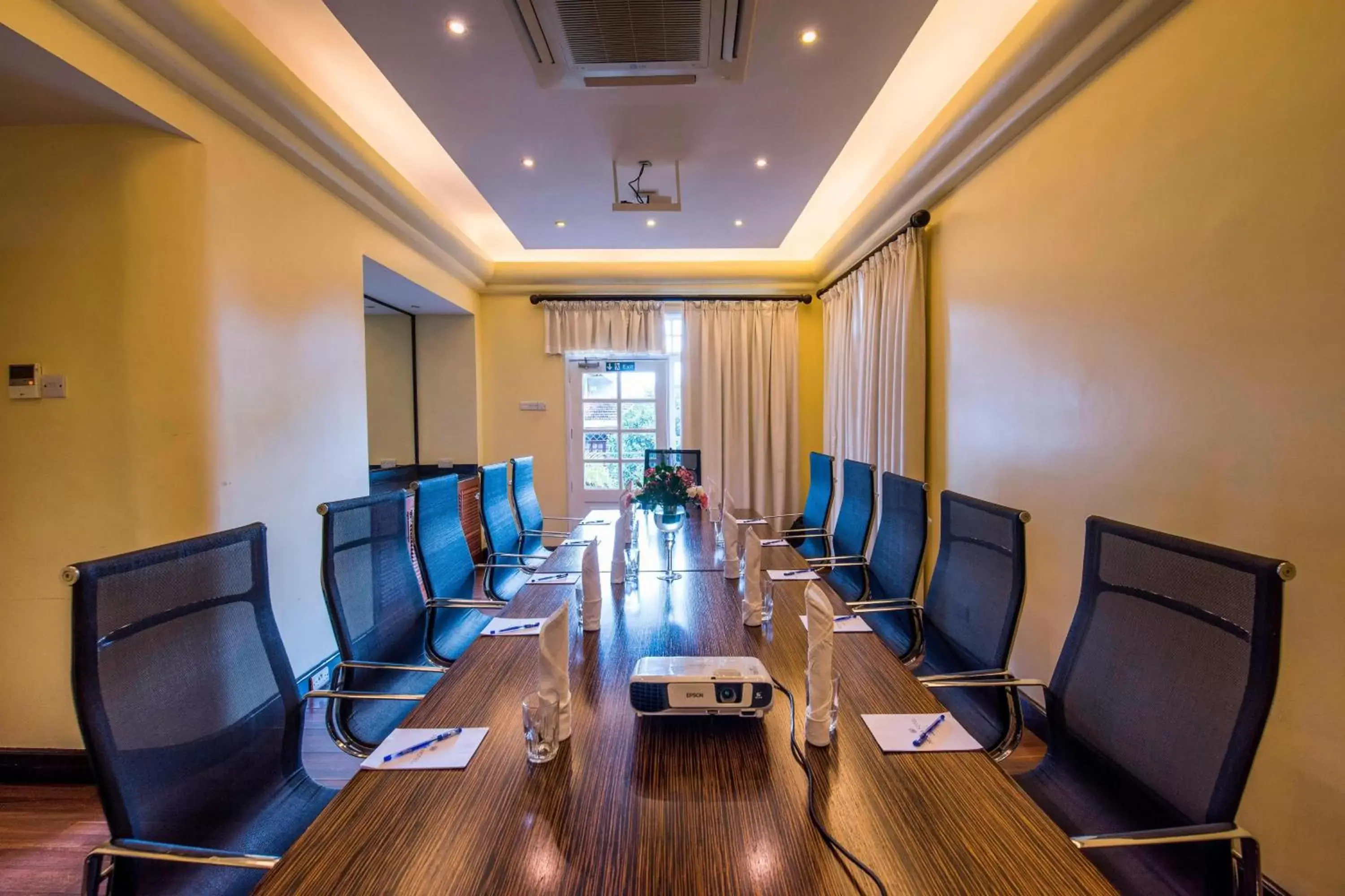 Meeting/conference room in Protea Hotel by Marriott Dar es Salaam Courtyard