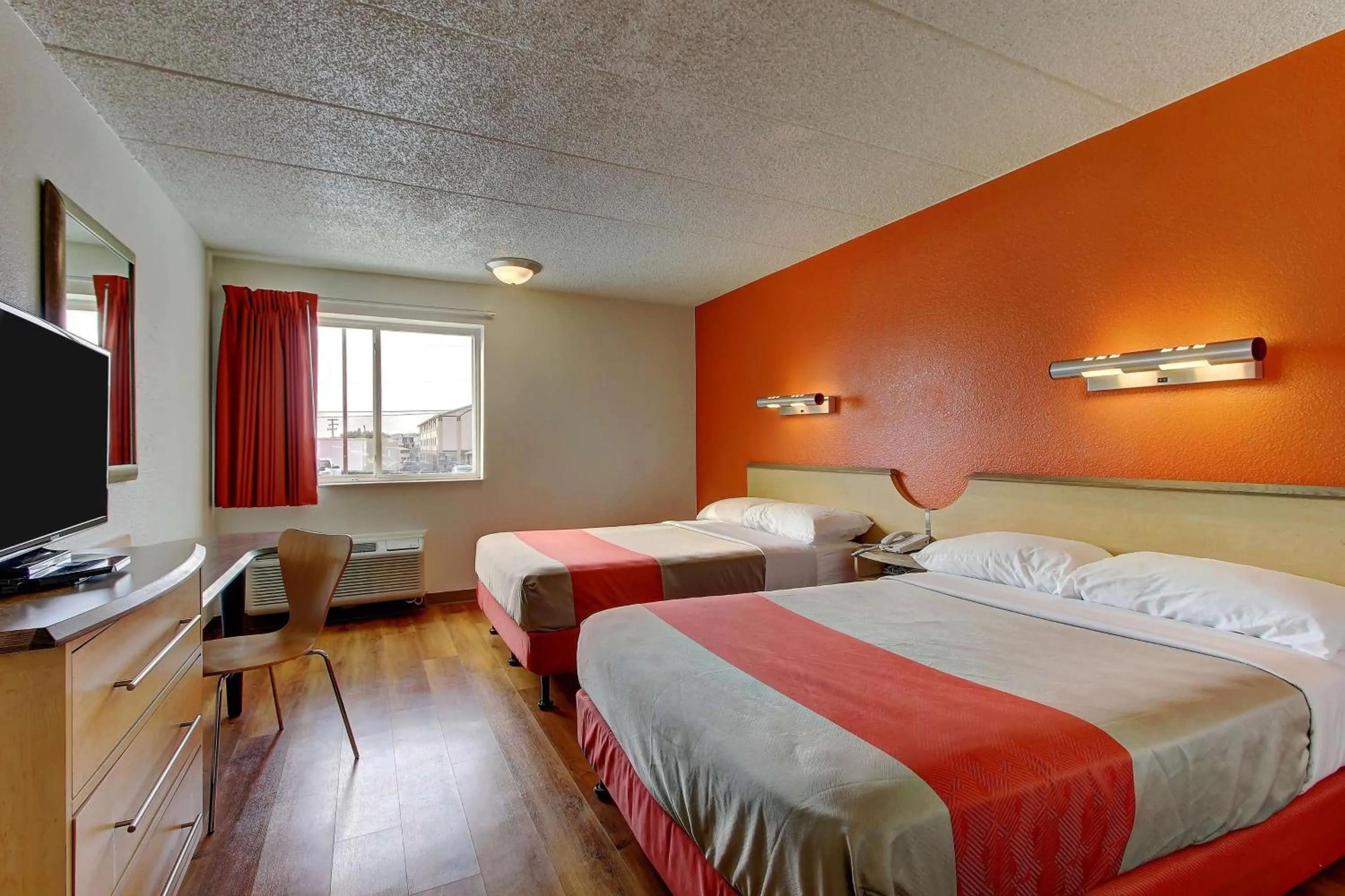 TV and multimedia, Bed in Motel 6-York, PA - North