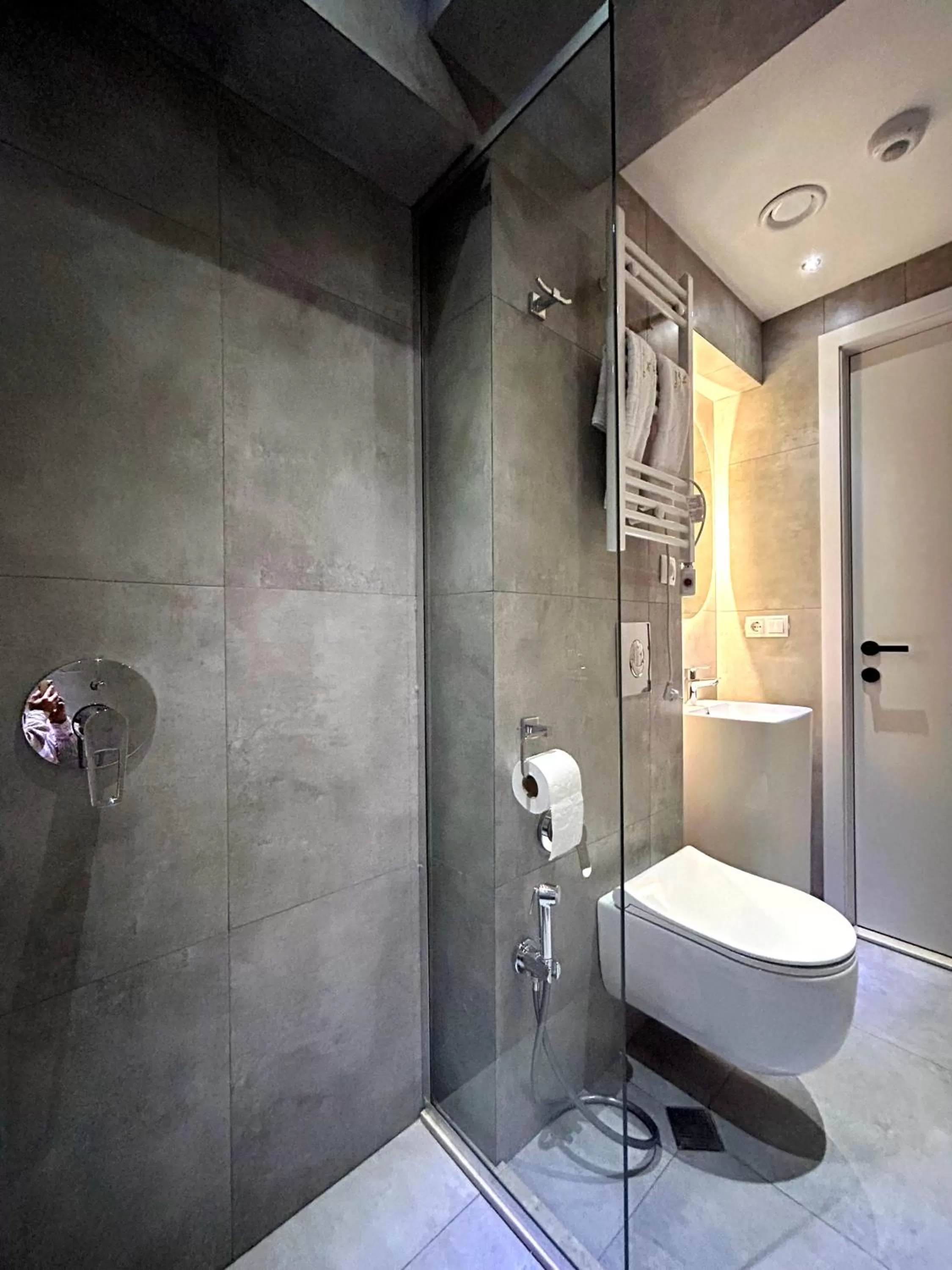 Shower, Bathroom in Mit Hotel Tbilisi