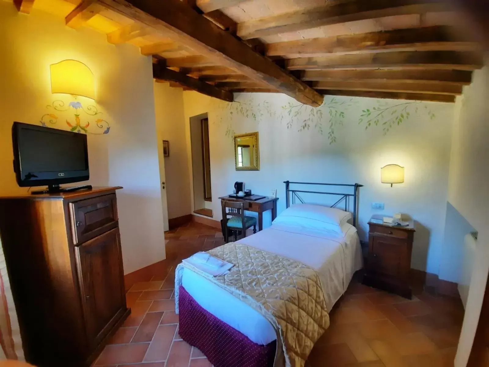 Photo of the whole room, Bed in Villa Curina Resort