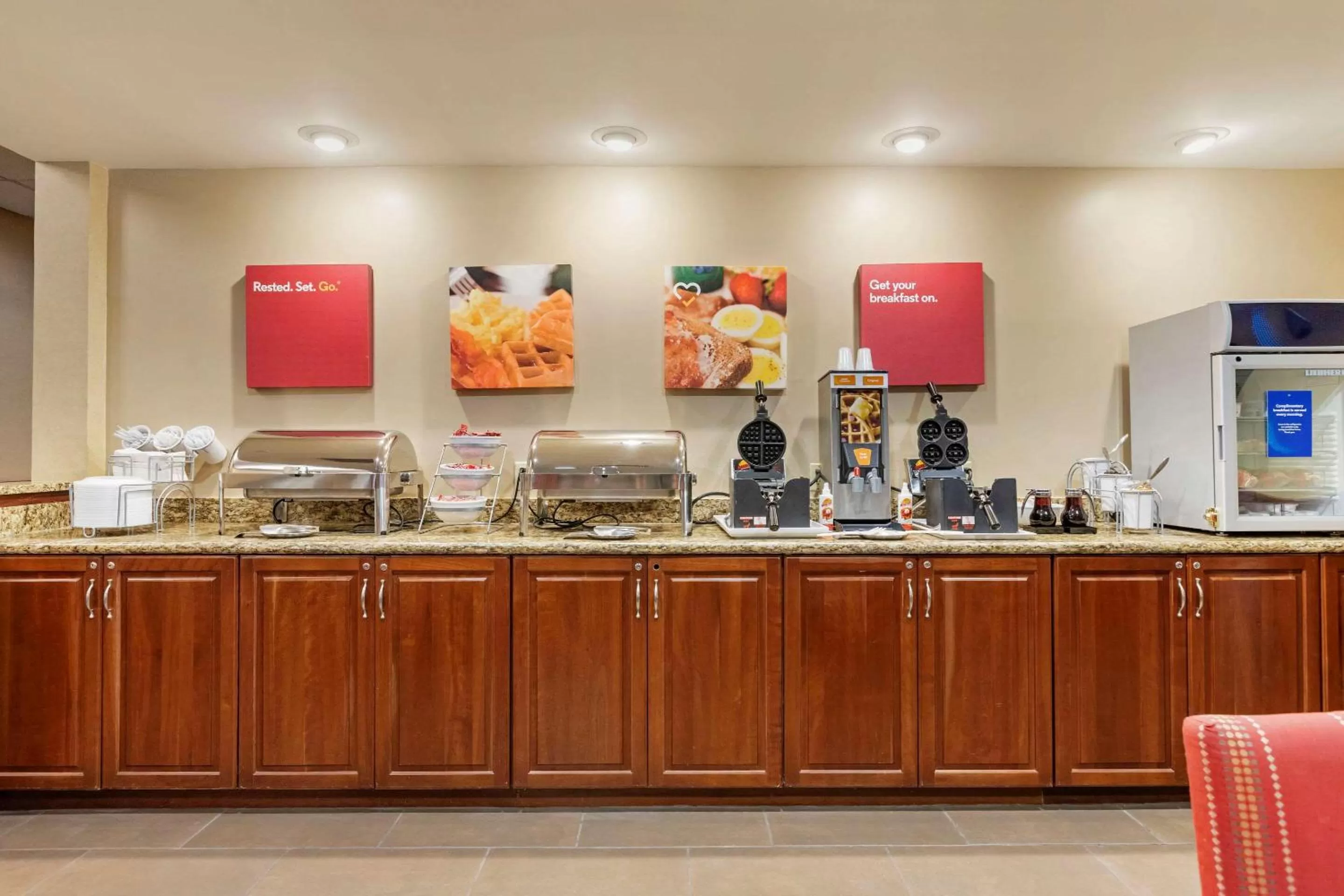 Restaurant/places to eat in Comfort Suites Grand Rapids North