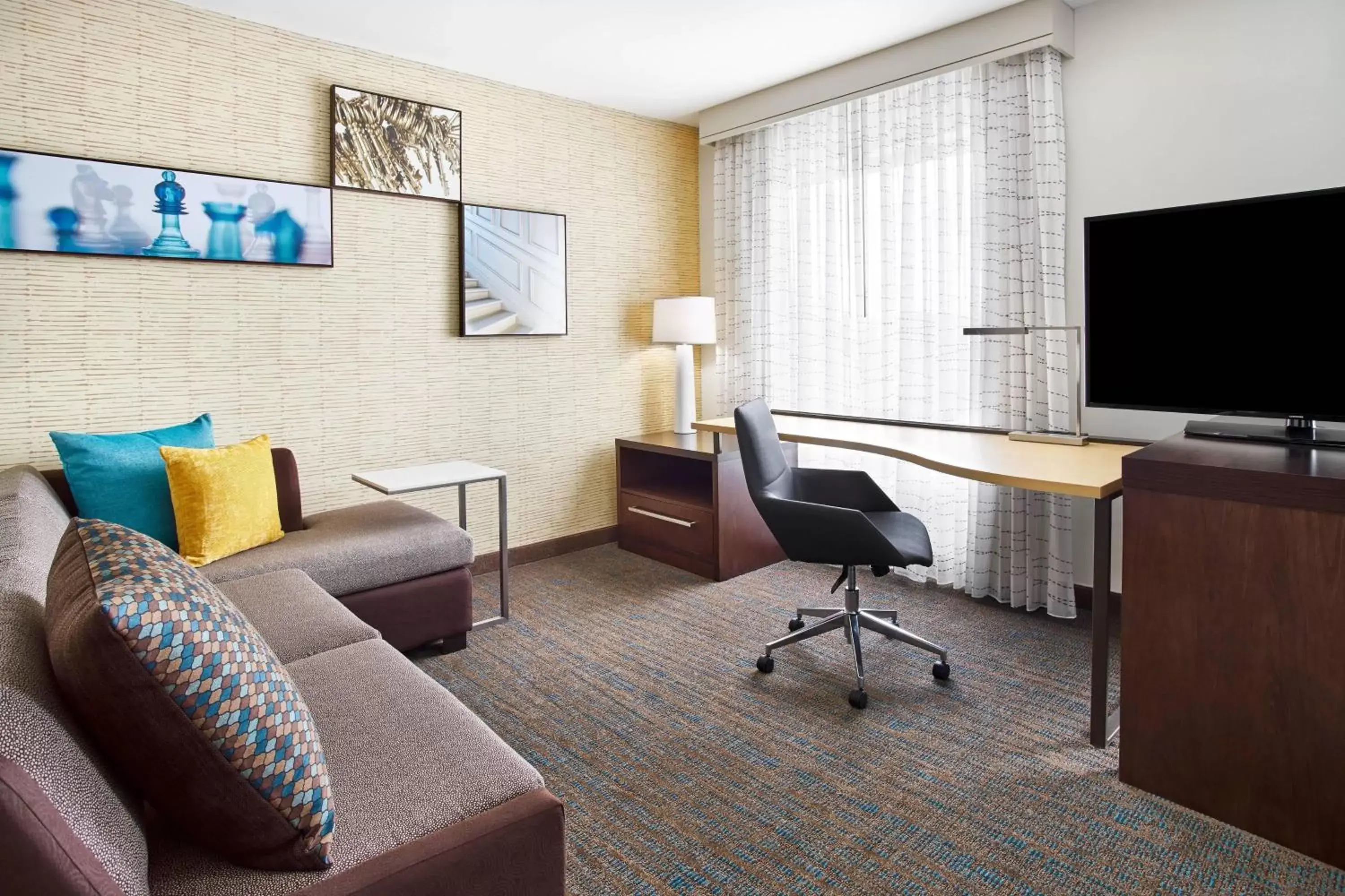 Living room, TV/Entertainment Center in Residence Inn by Marriott Lynchburg