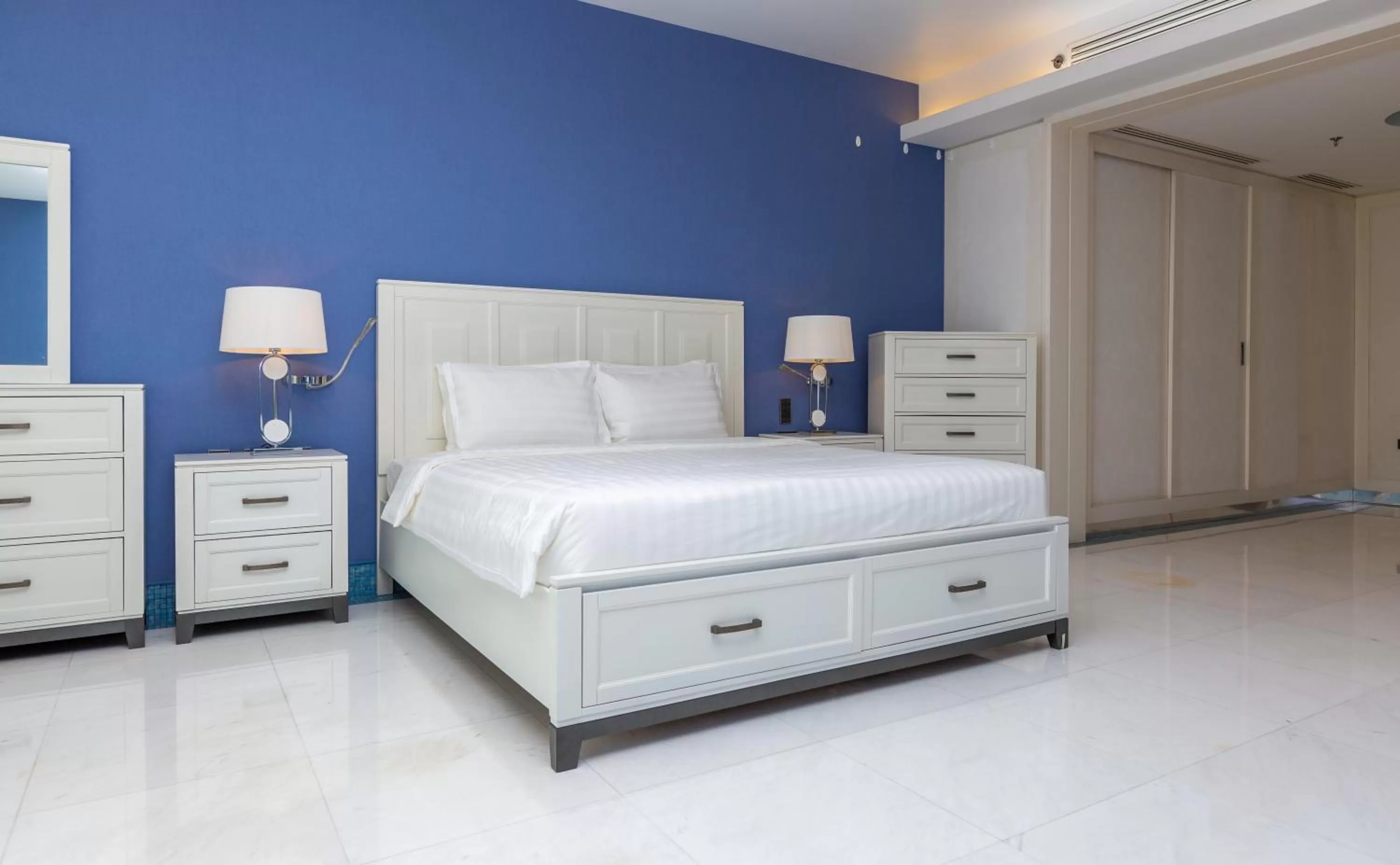 Bedroom, Bed in Ezdan Hotel West Bay