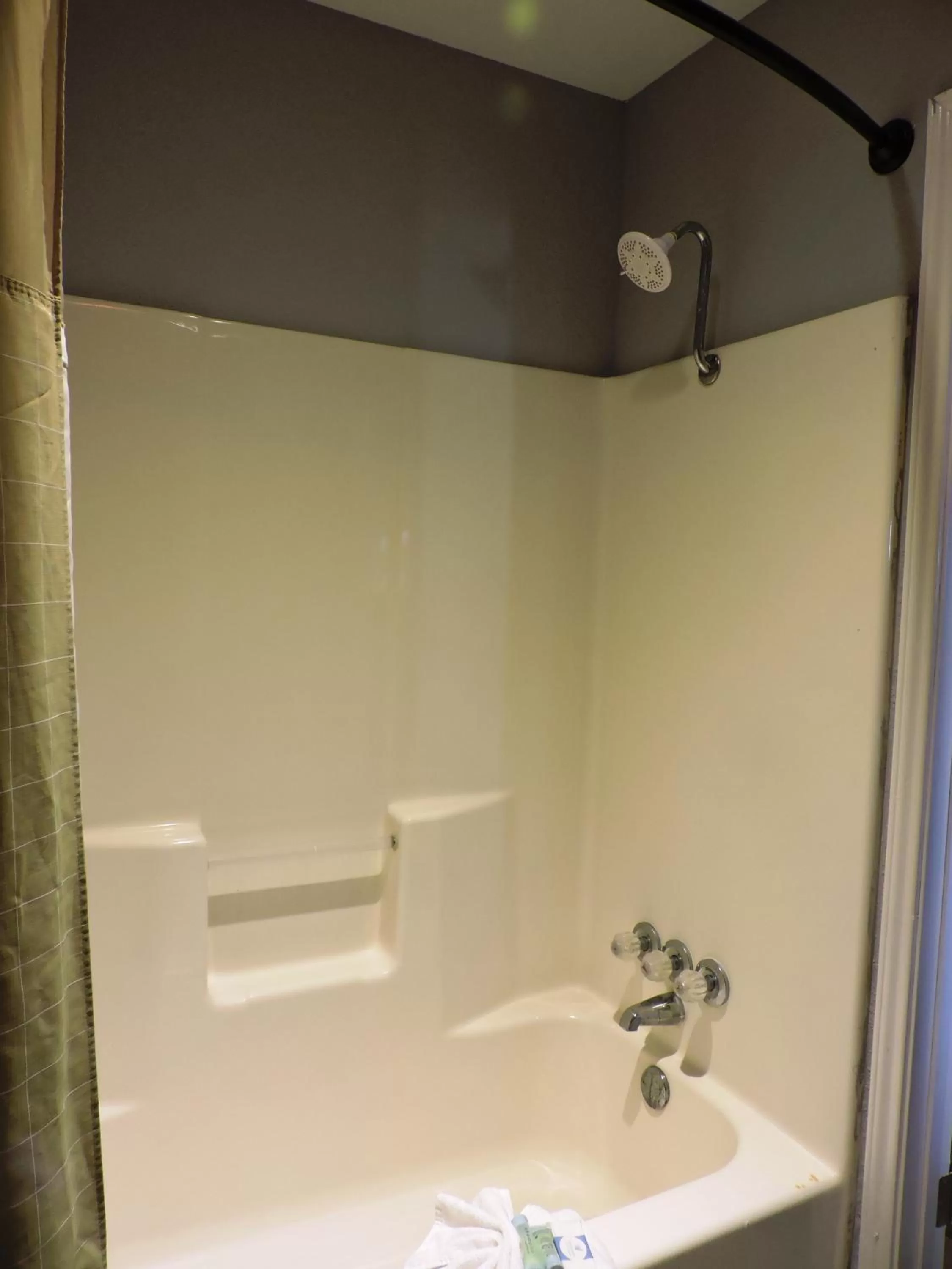 Riata Inn - Crystal City