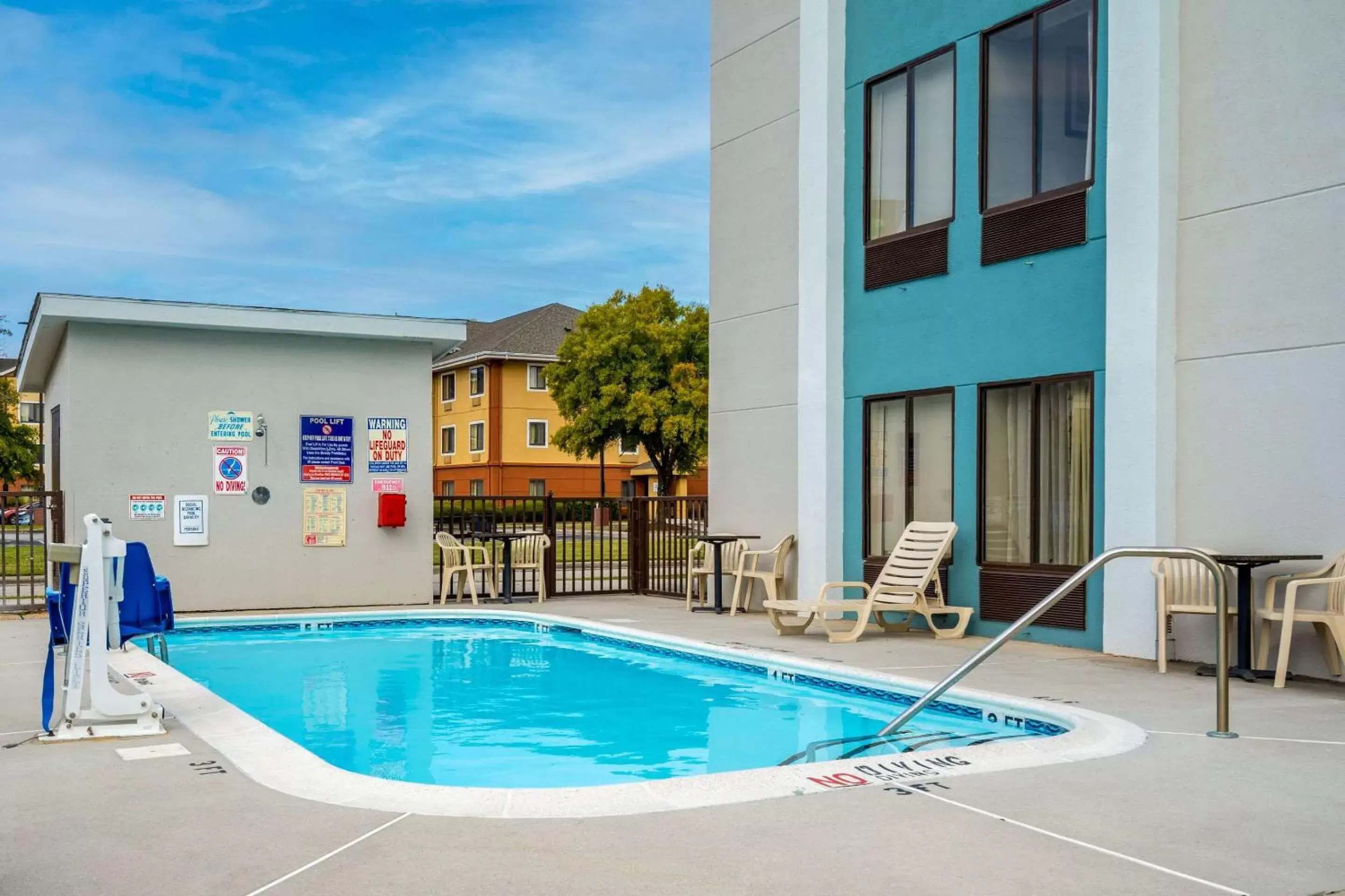 Activities, Swimming Pool in Quality Inn Jacksonville near Camp Lejeune
