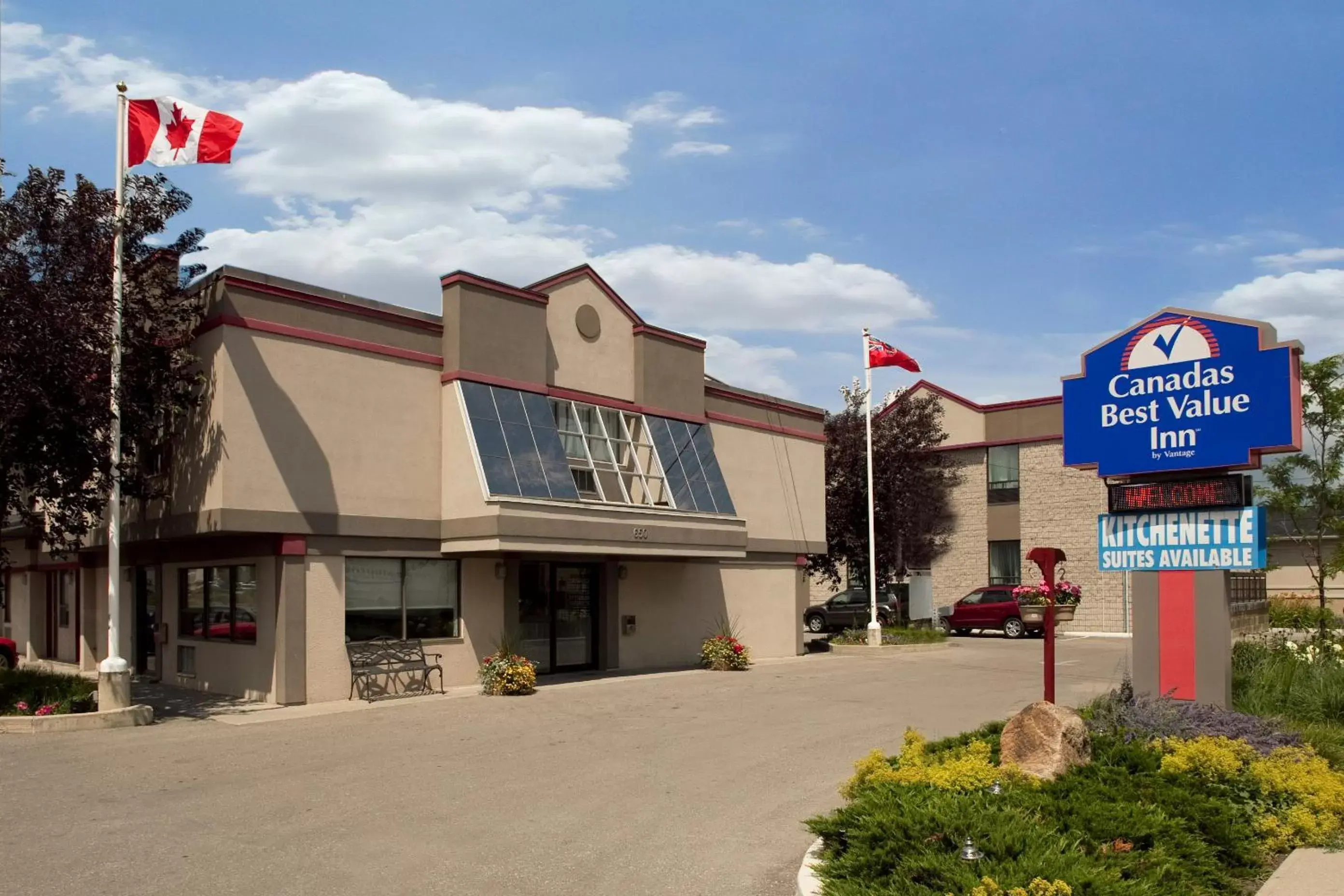 Facade/entrance, Property Building in Canadas Best Value Inn - Toronto