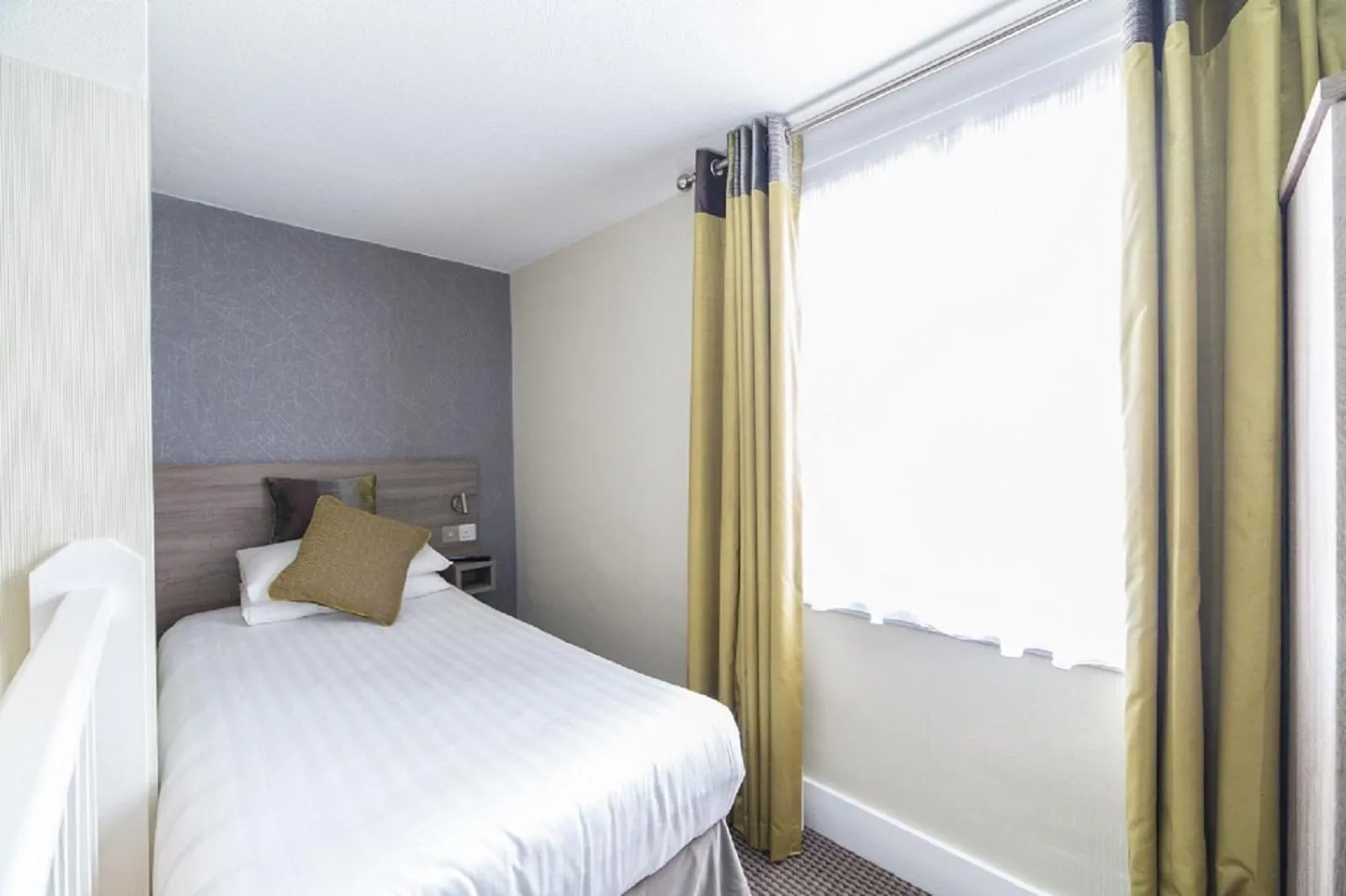 Photo of the whole room, Bed in Phoenix Hotel