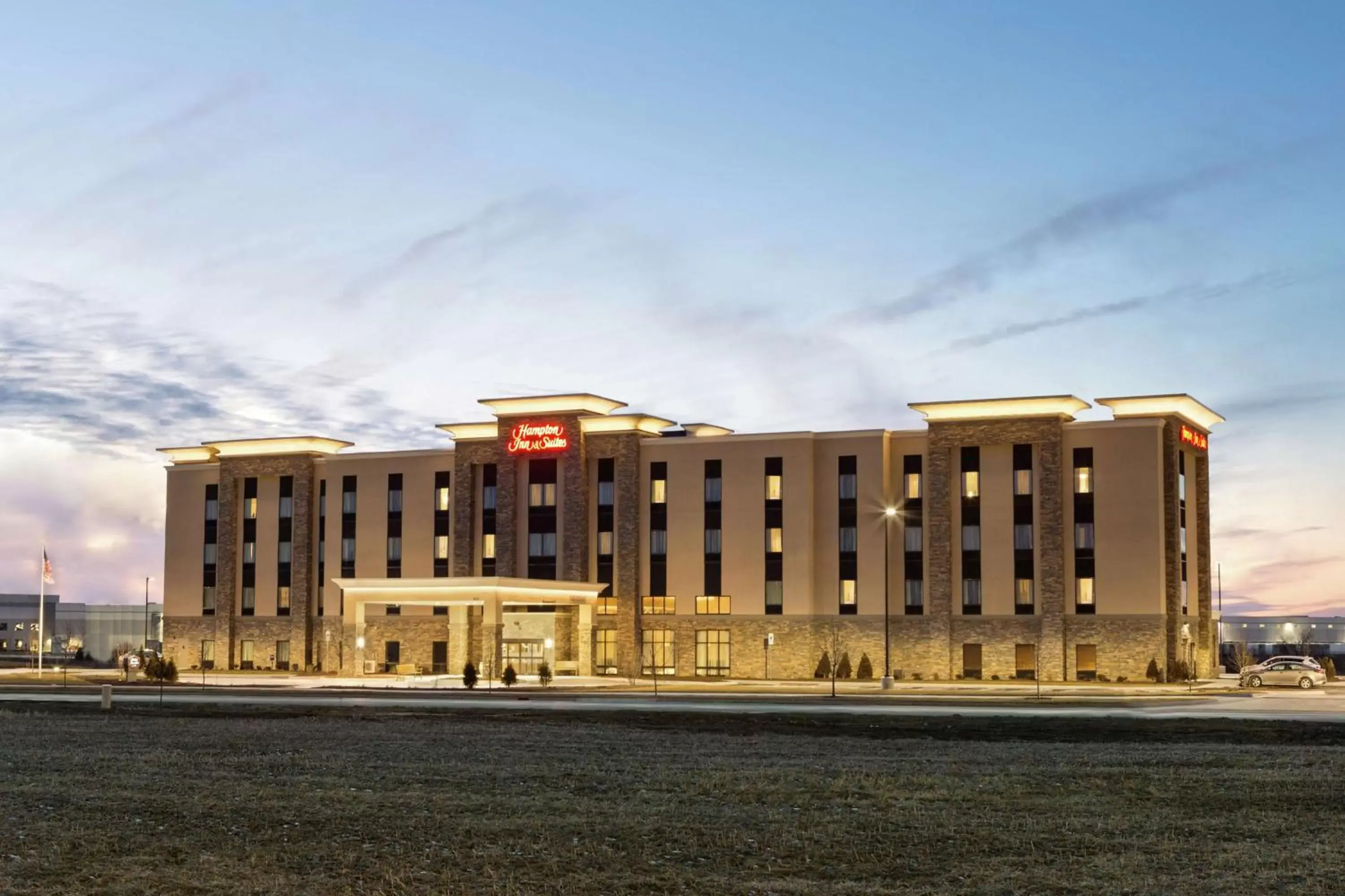 Property Building in Hampton Inn & Suites Minooka