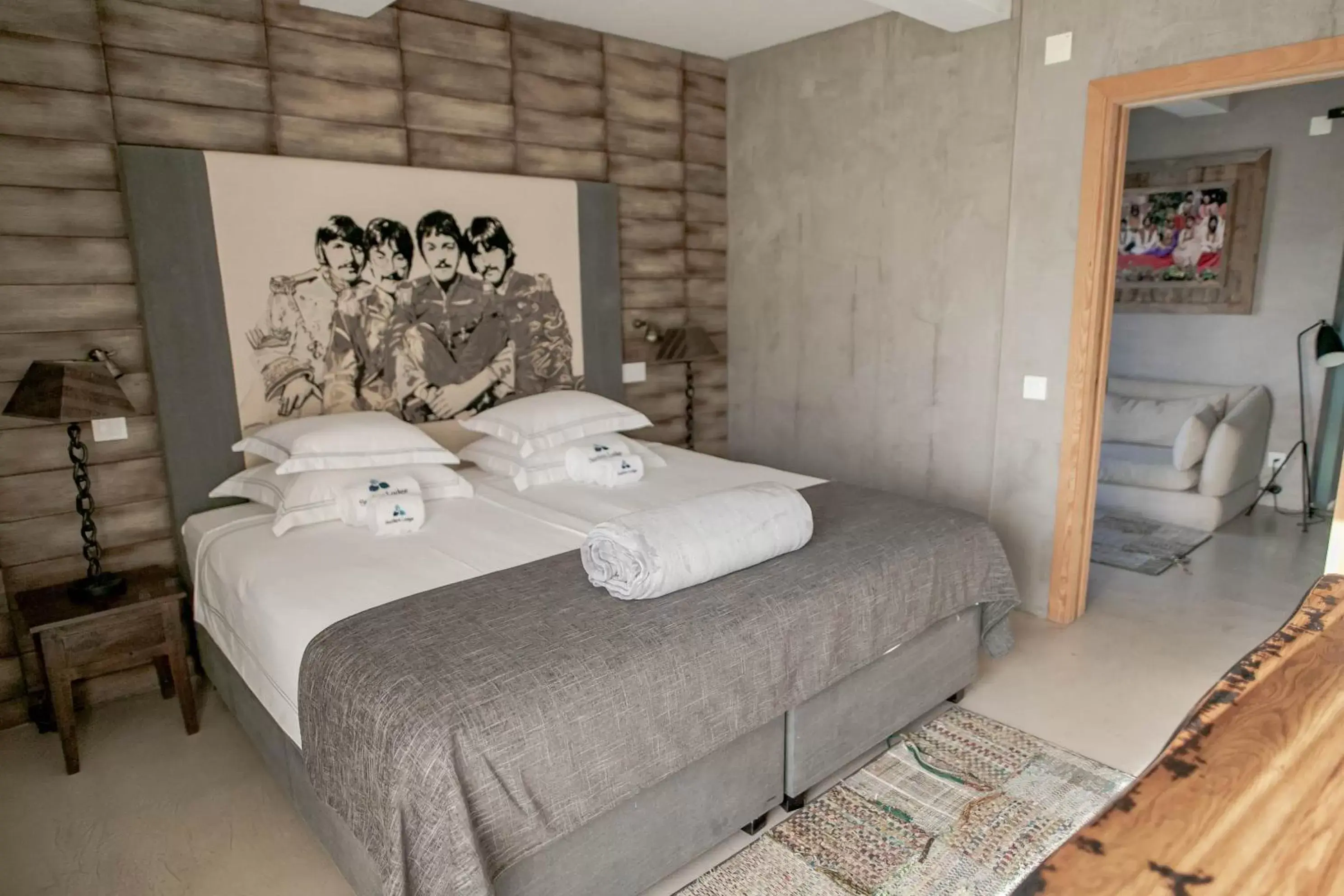 Bed in Surfers Lodge Peniche