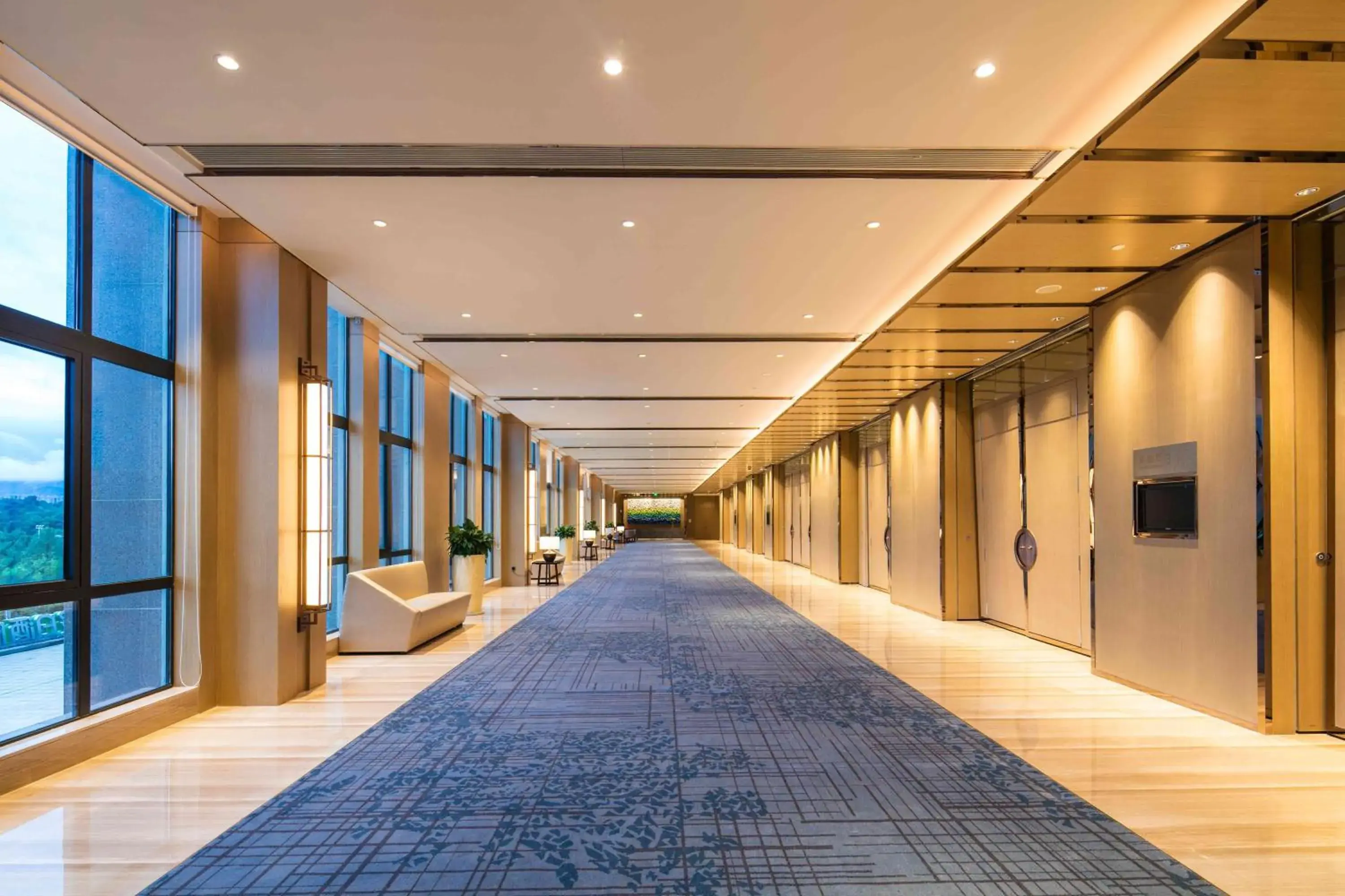 Lobby or reception in Holiday Inn Chongqing University Town, an IHG Hotel