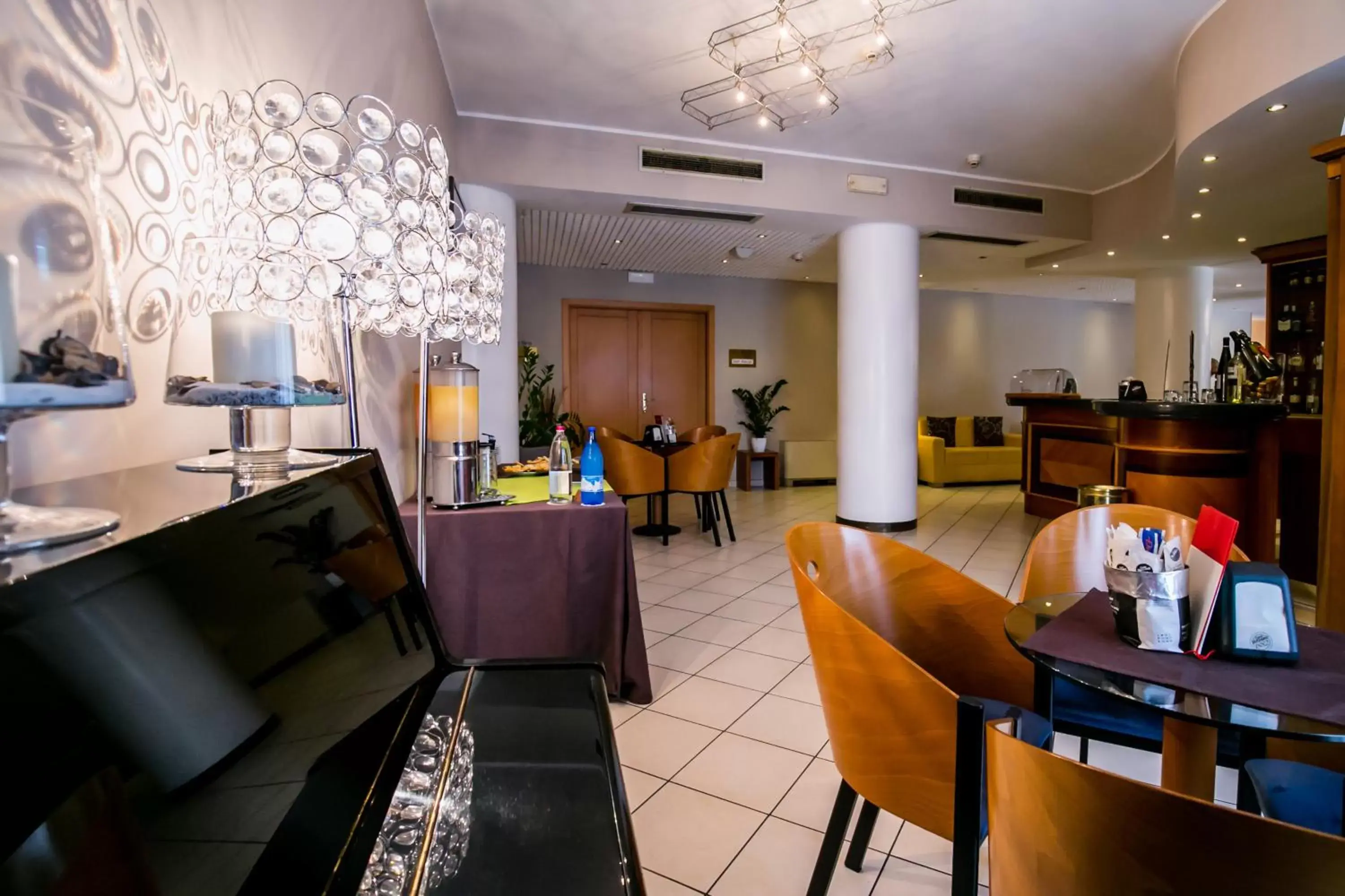 Restaurant/Places to Eat in UNAWAY Hotel Occhiobello