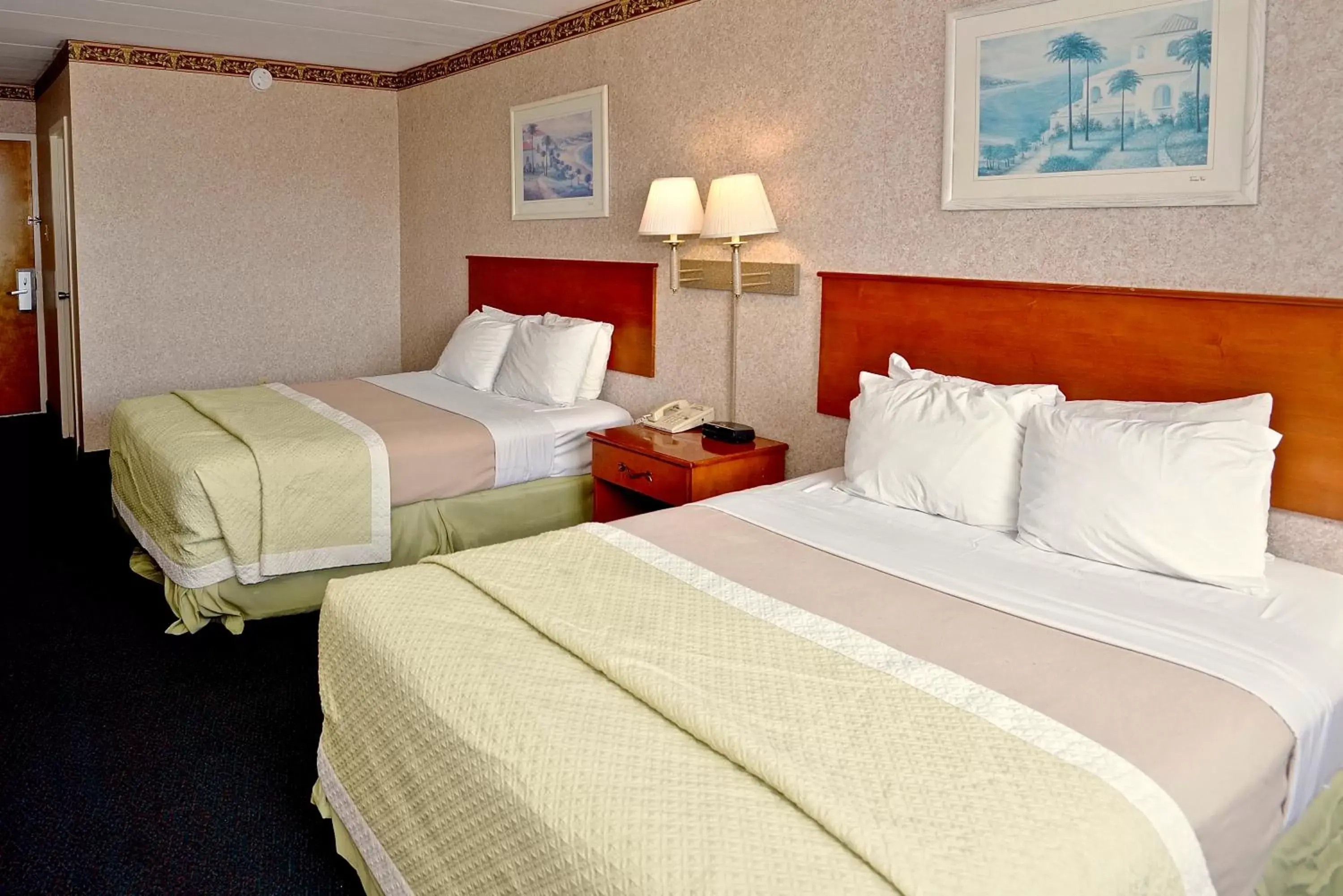 Photo of the whole room, Bed in Days Inn by Wyndham Atlantic City Beachblock