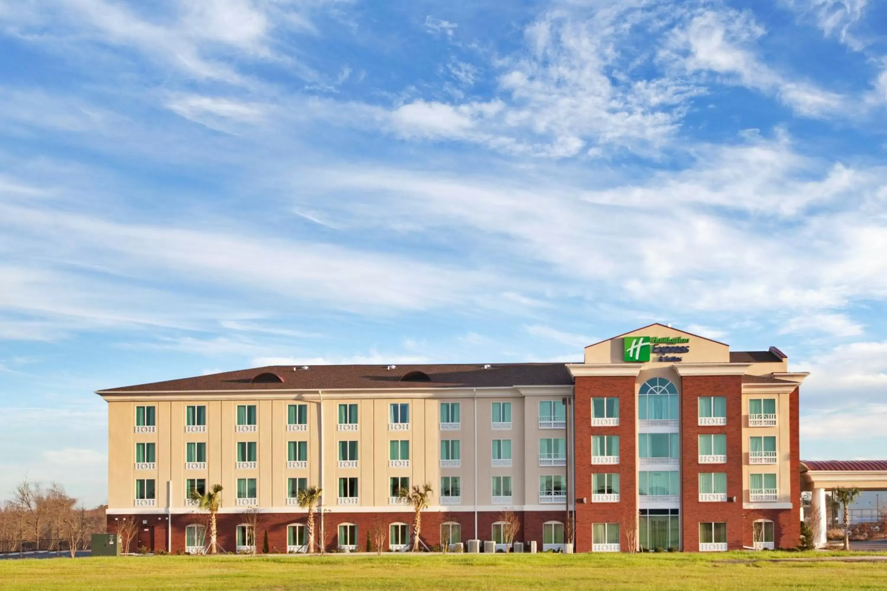 Property Building in Holiday Inn Express and Suites Newberry, an IHG Hotel