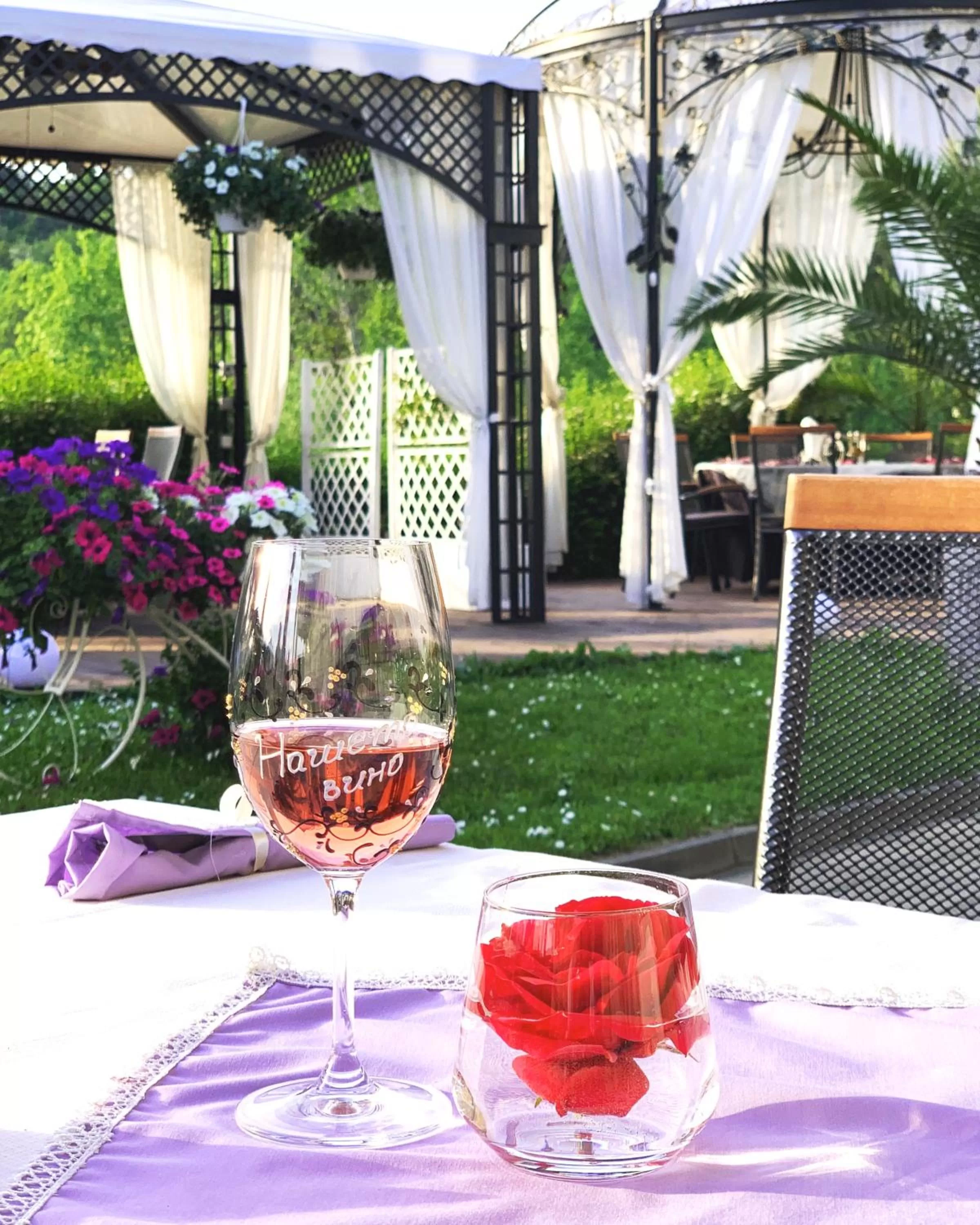 Restaurant/places to eat in RAYA Garden - Park Hotel & Winery