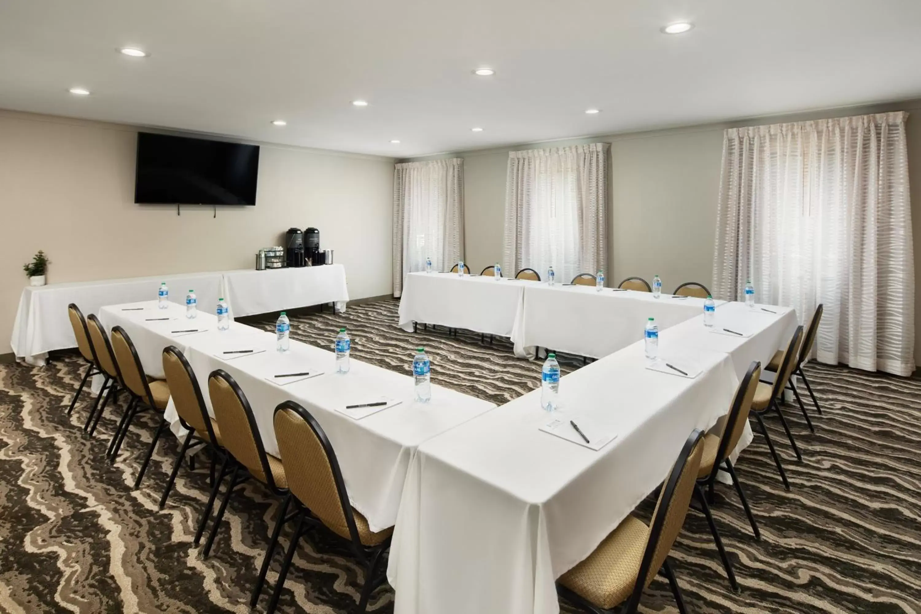 Meeting/conference room in Staybridge Suites Of Durham - Chapel Hill - RTP by IHG Meeting/conference room in Staybridge Suites Of Durham - Chapel Hill - RTP by IHG