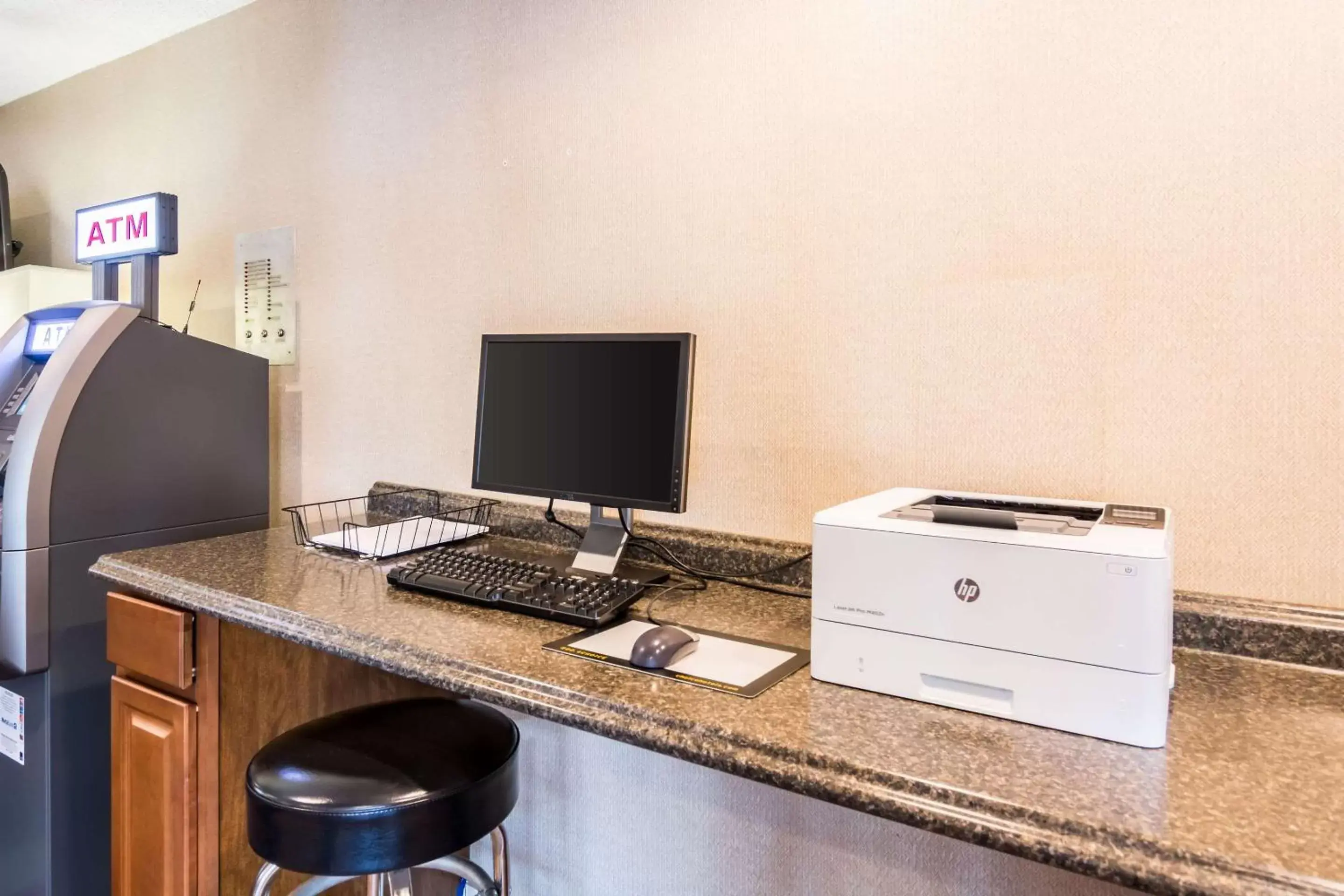 Business facilities, TV/Entertainment Center in Comfort Inn Washington DC Joint Andrews AFB
