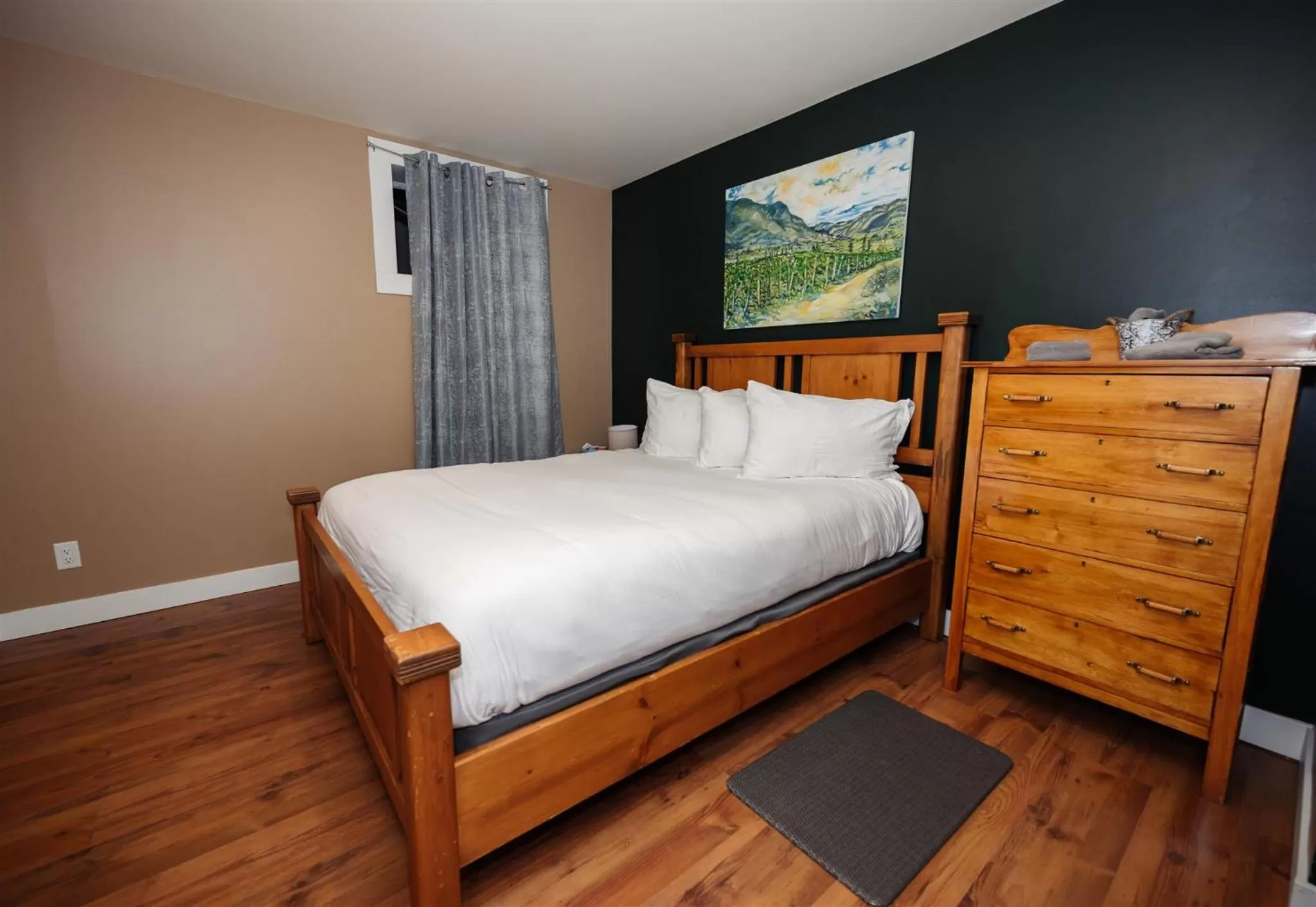 Bed in Similkameen Wild Resort & Winery Retreat