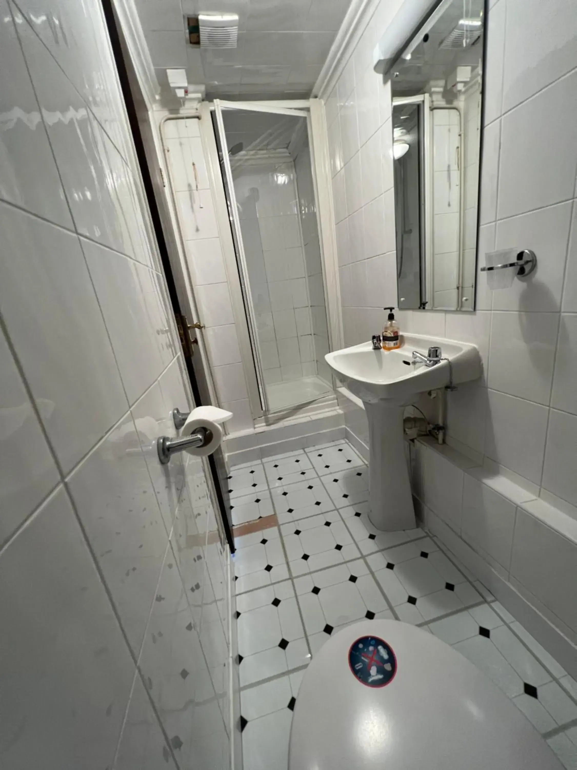 Bathroom in Georgian House Hotel