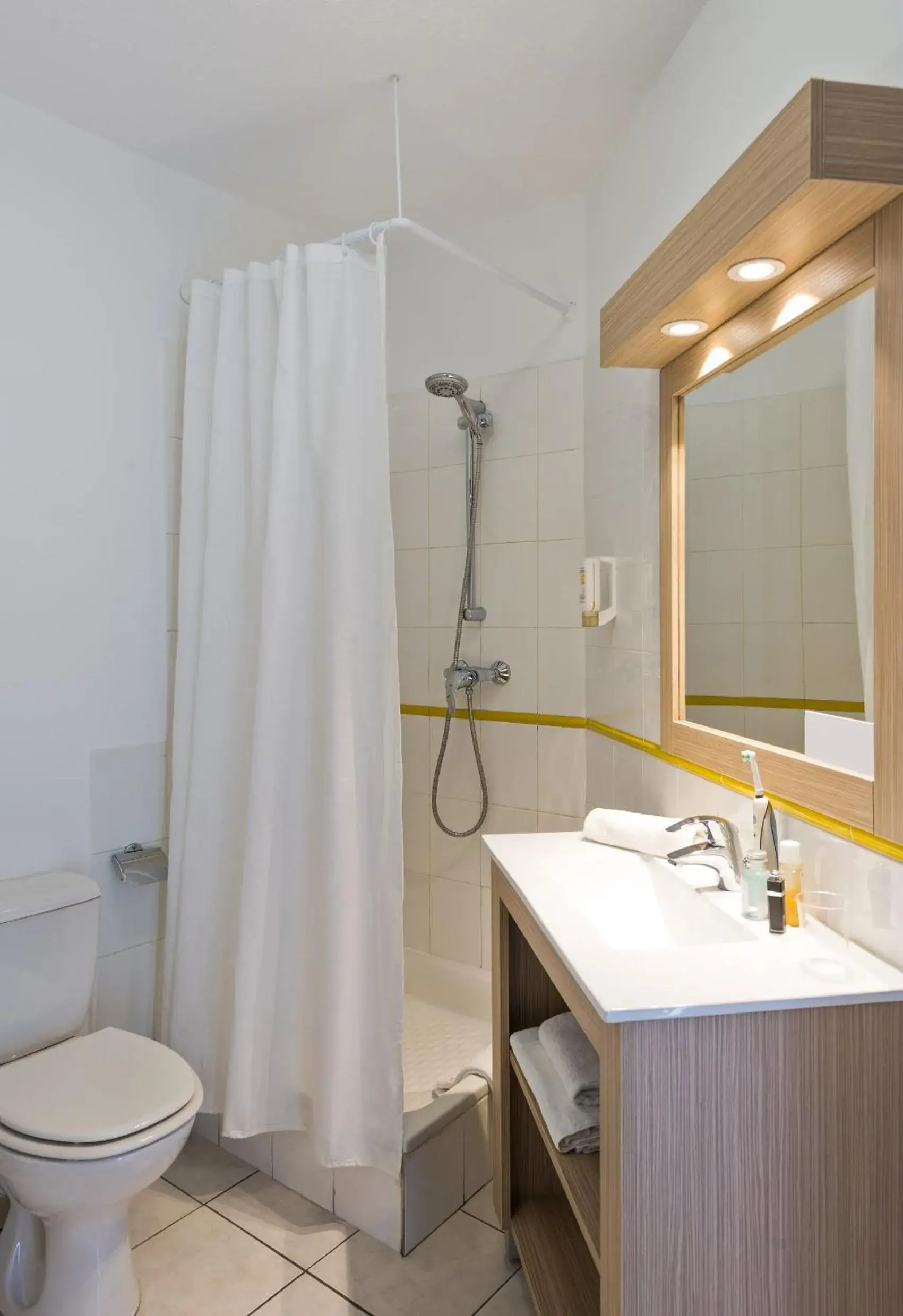 Bathroom in Aparthotel Adagio Access Nice Magnan