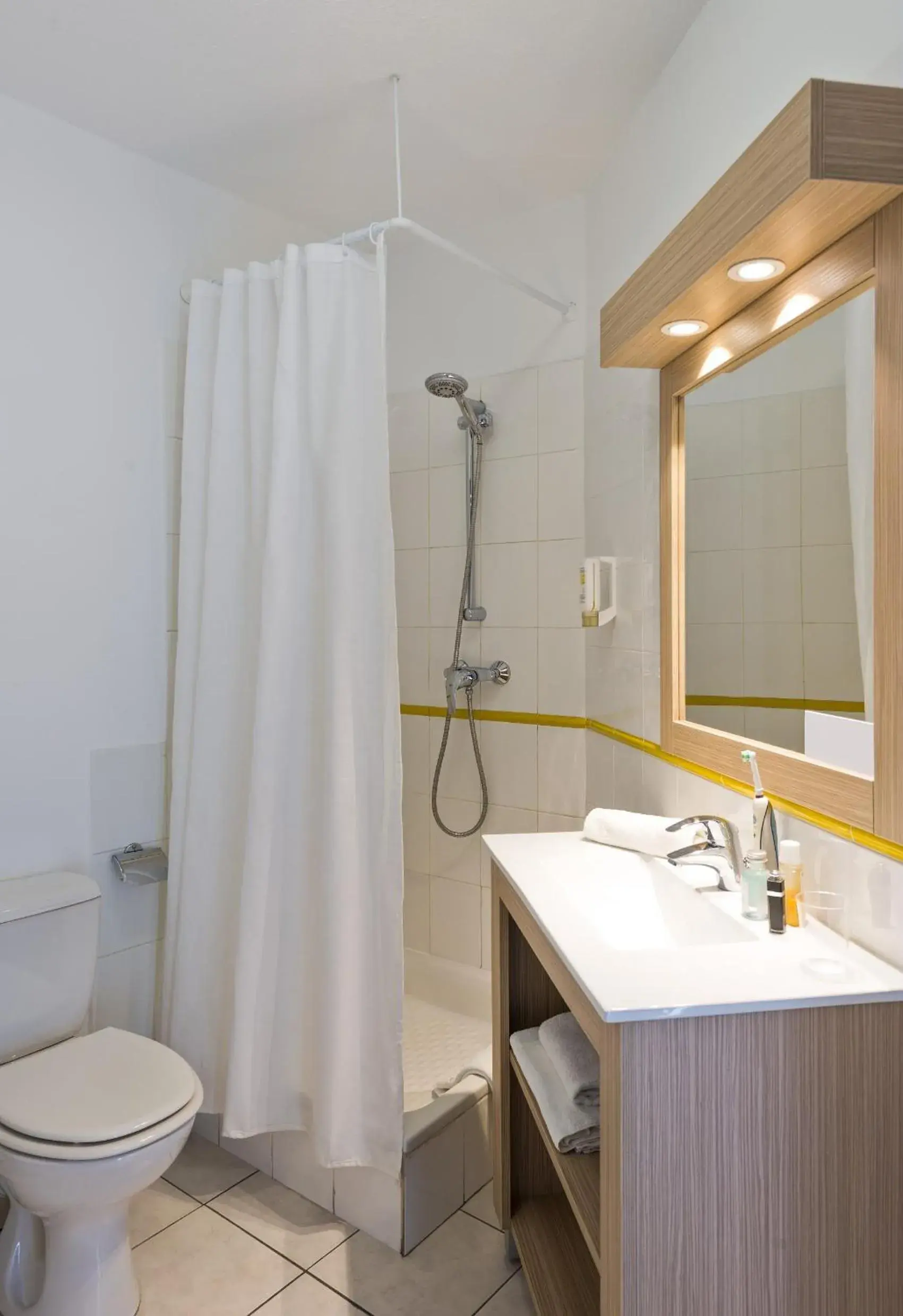 Bathroom in Aparthotel Adagio Access Nice Magnan Bathroom in Aparthotel Adagio Access Nice Magnan
