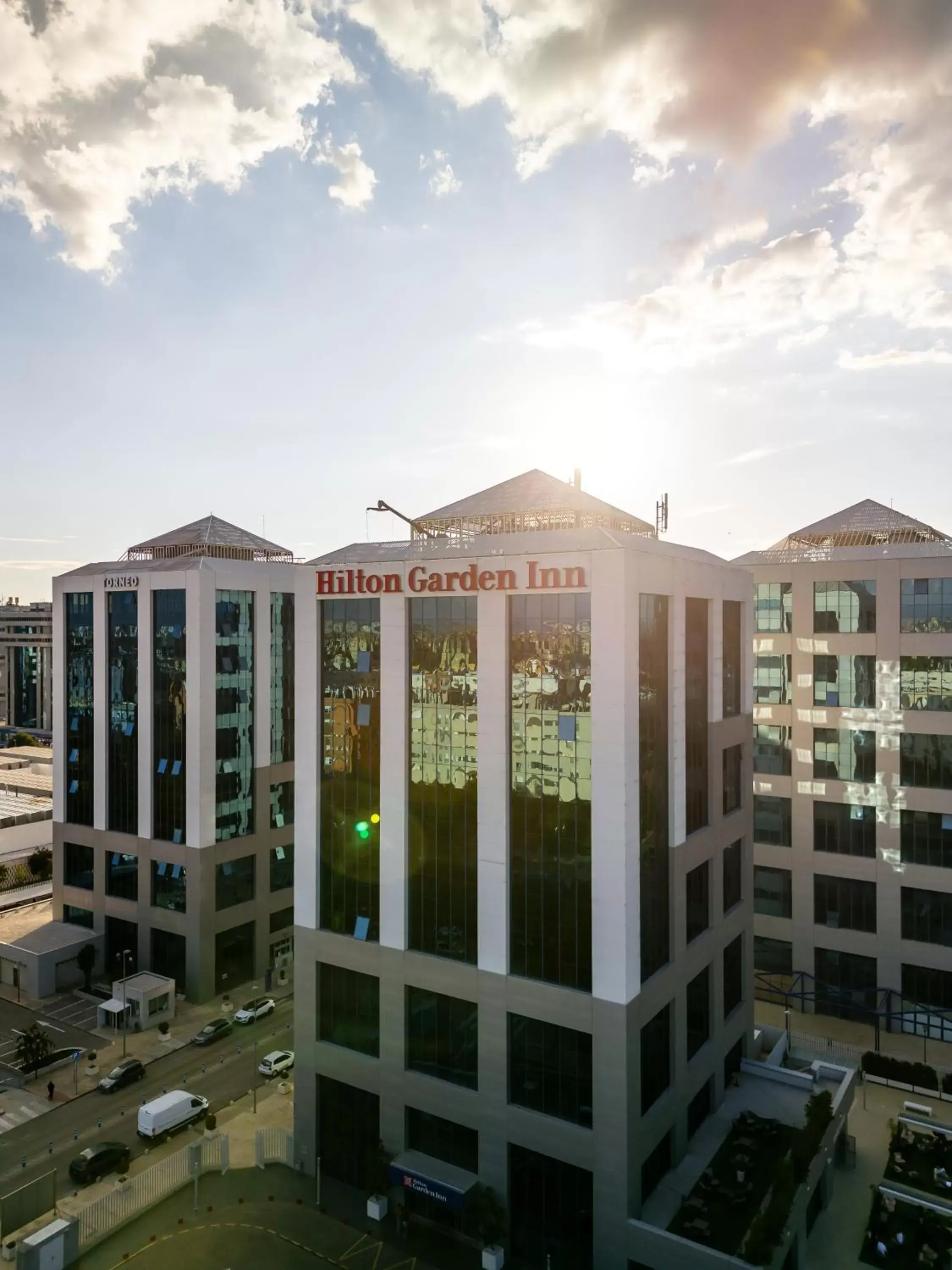 Facade/entrance in Hilton Garden Inn Sevilla Facade/entrance in Hilton Garden Inn Sevilla