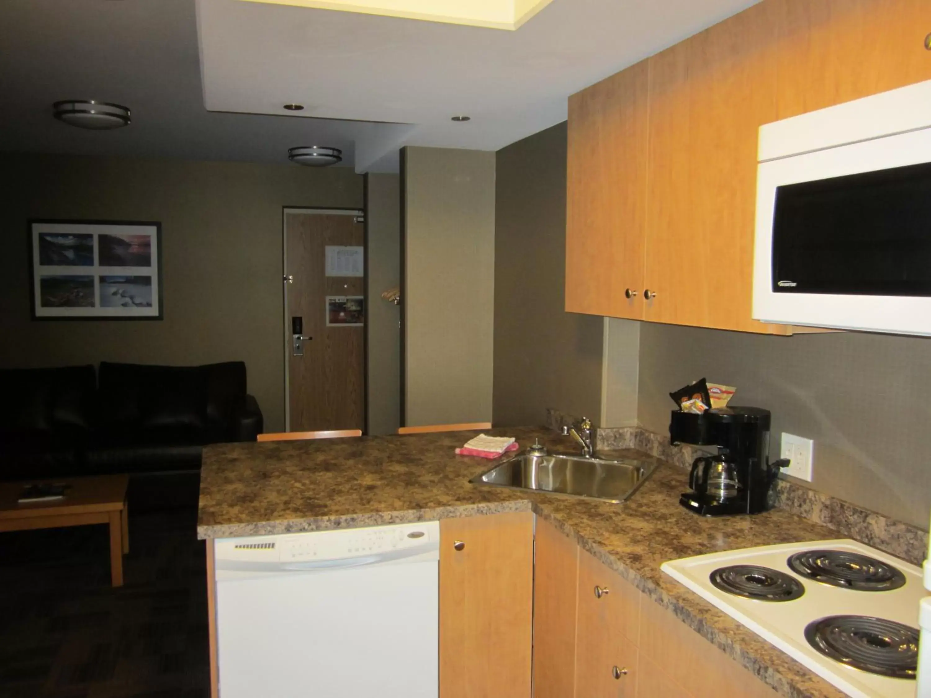 Kitchen or kitchenette, Kitchen/Kitchenette in Woodlands Inn & Suites