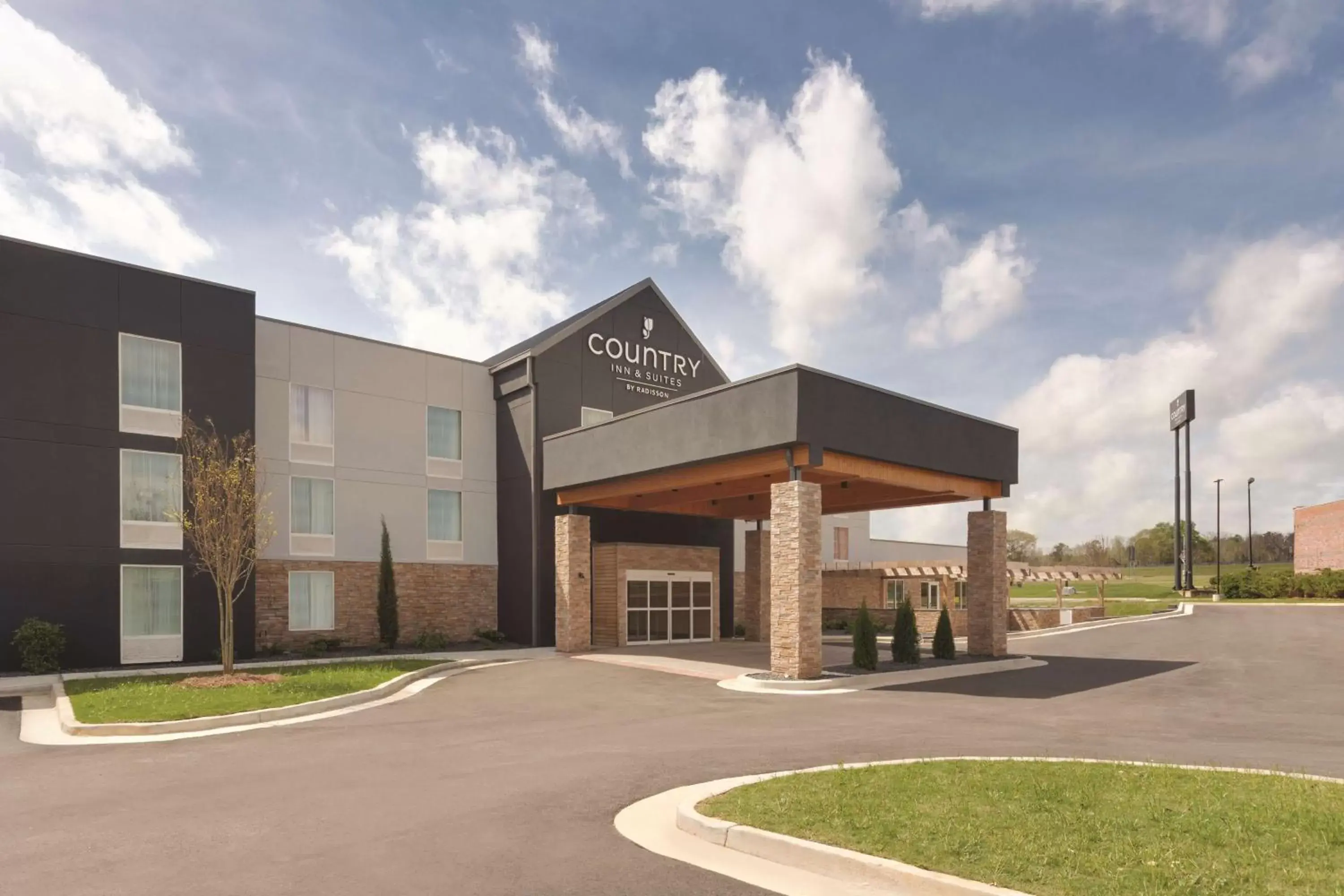 Property building in Country Inn & Suites by Radisson, Macon West, GA