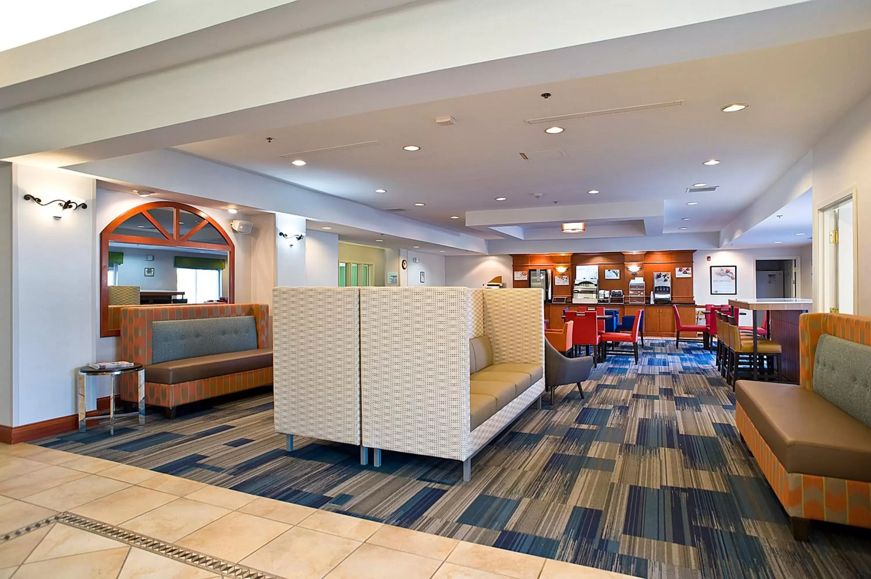 Lobby or reception, Lobby/Reception in Holiday Inn Express & Suites Vermillion, an IHG Hotel